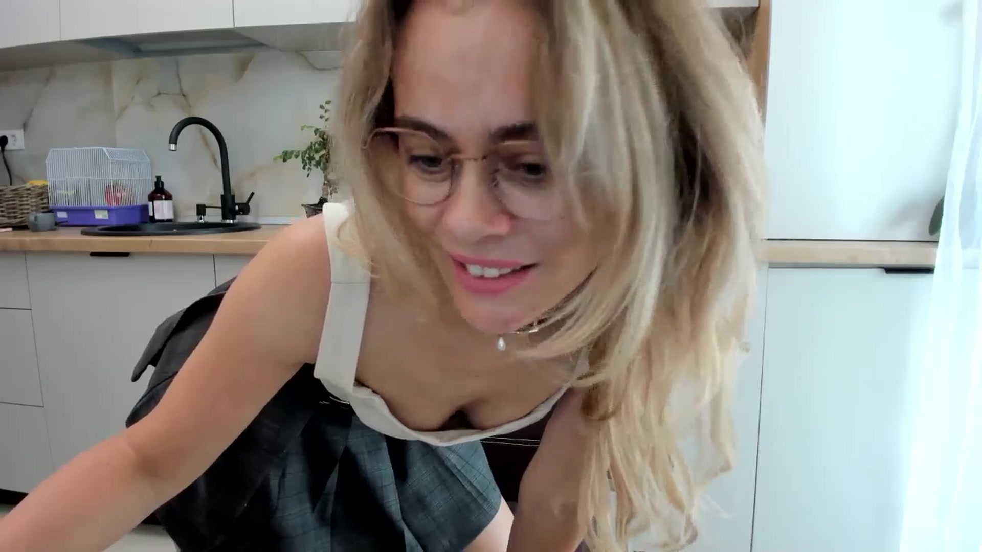 Gallery image thumbnail from DebbyPaige's myfreecams stream on, 09/06/2024, 10:32 image 18 of 20
