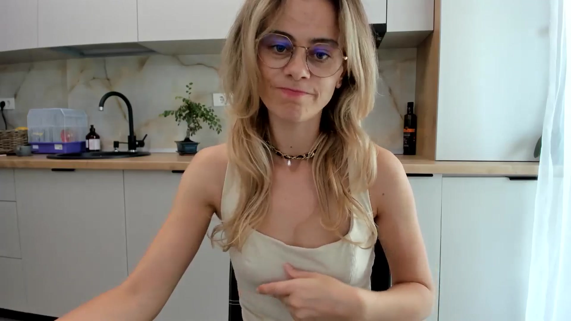 Gallery image thumbnail from DebbyPaige's myfreecams stream on, 09/06/2024, 10:32 image 20 of 20