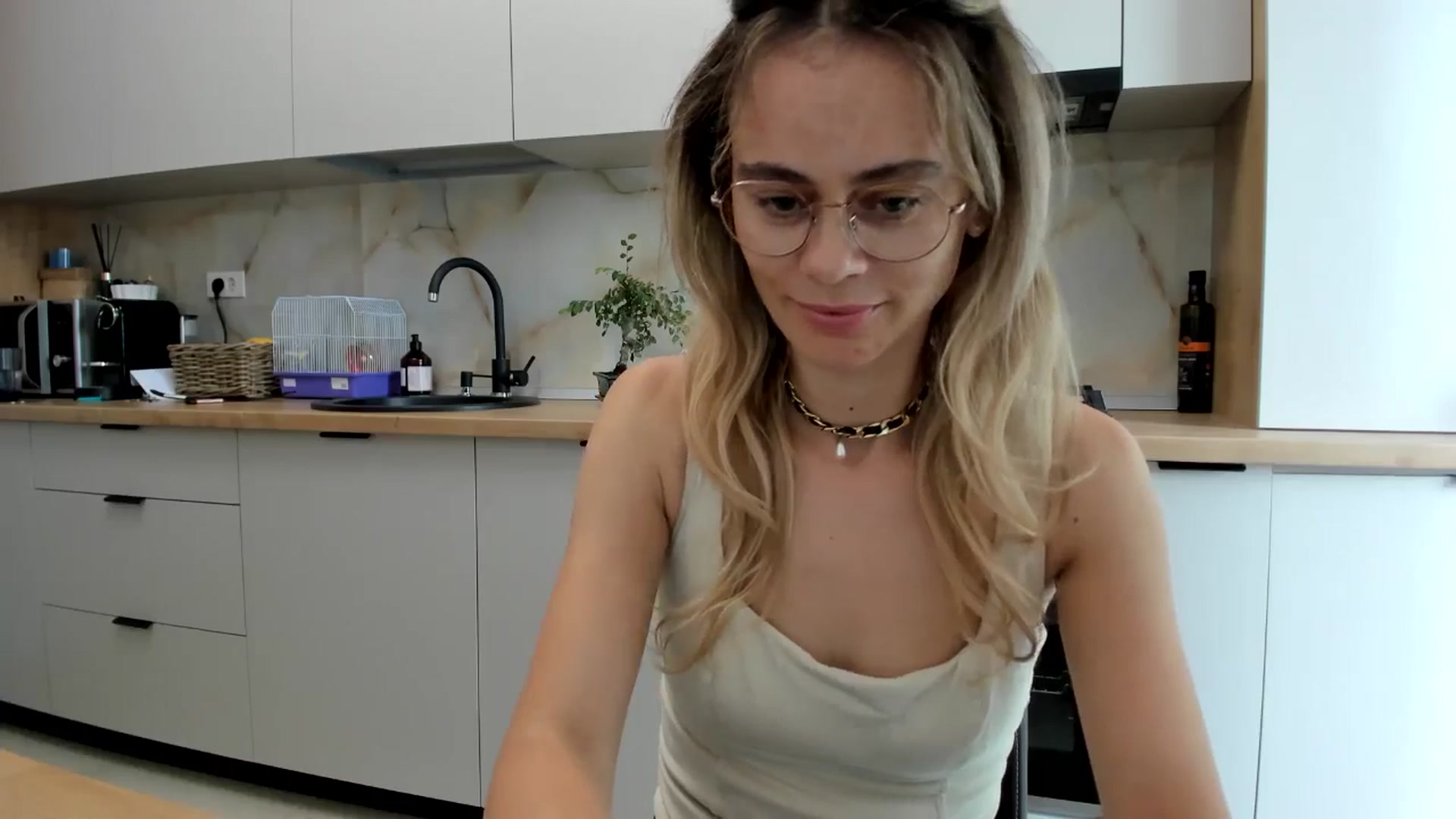 Gallery image thumbnail from DebbyPaige's myfreecams stream on, 09/06/2024, 12:18 image 9 of 20