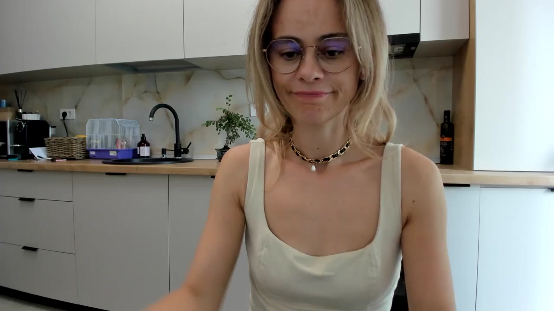 Gallery image thumbnail from DebbyPaige's myfreecams stream on, 09/06/2024, 12:18 image 4 of 20