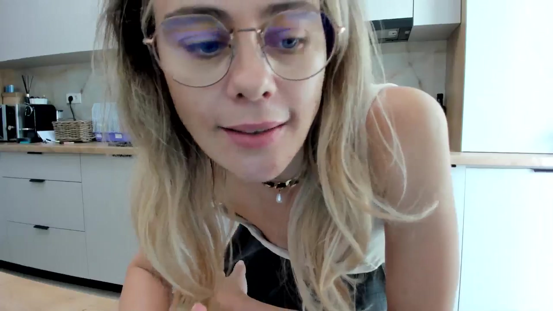 Gallery image thumbnail from DebbyPaige's myfreecams stream on, 09/06/2024, 12:18 image 17 of 20
