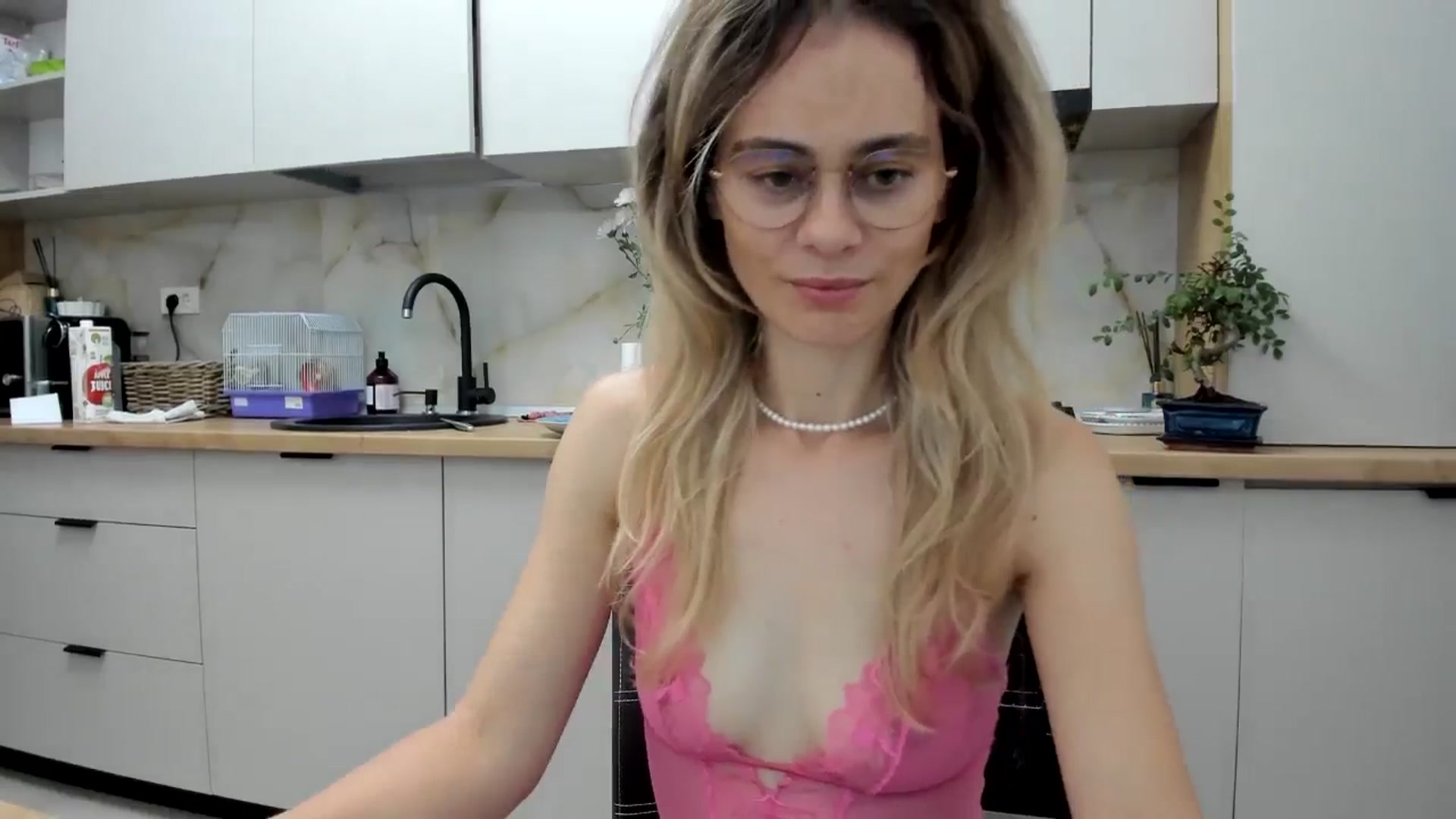 Gallery image thumbnail from DebbyPaige's myfreecams stream on, 09/10/2024, 19:59 image 13 of 20
