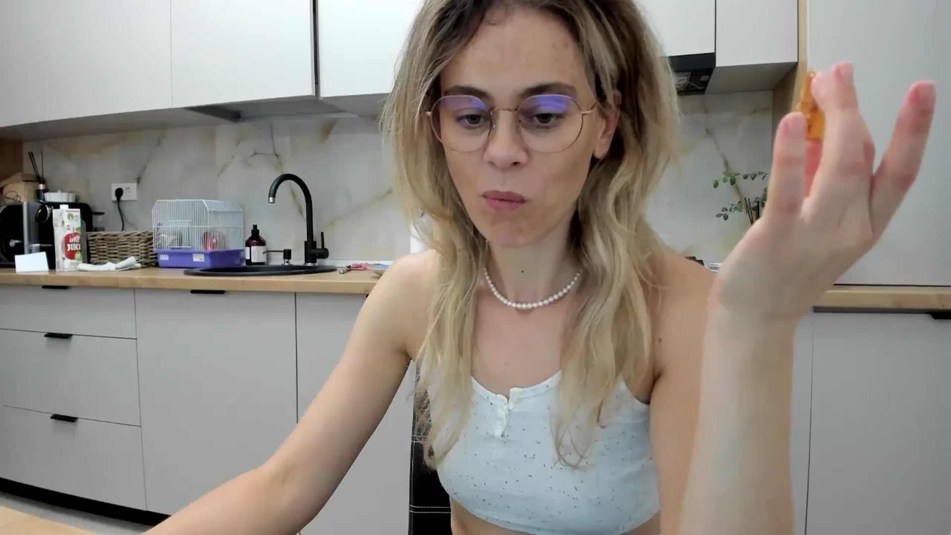 Gallery image thumbnail from DebbyPaige's myfreecams stream on, 09/10/2024, 19:59 image 18 of 20