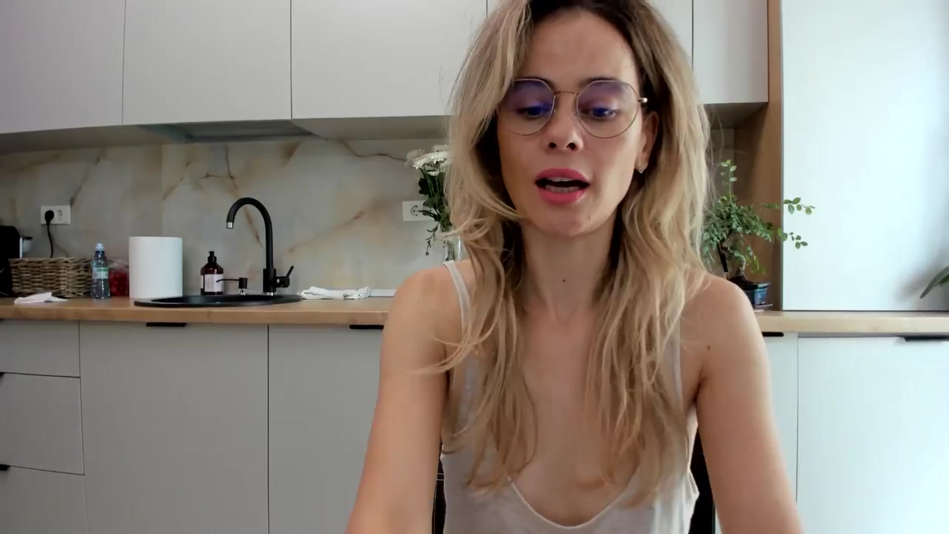 Gallery image thumbnail from DebbyPaige's myfreecams stream on, 09/13/2024, 09:38 image 2 of 20