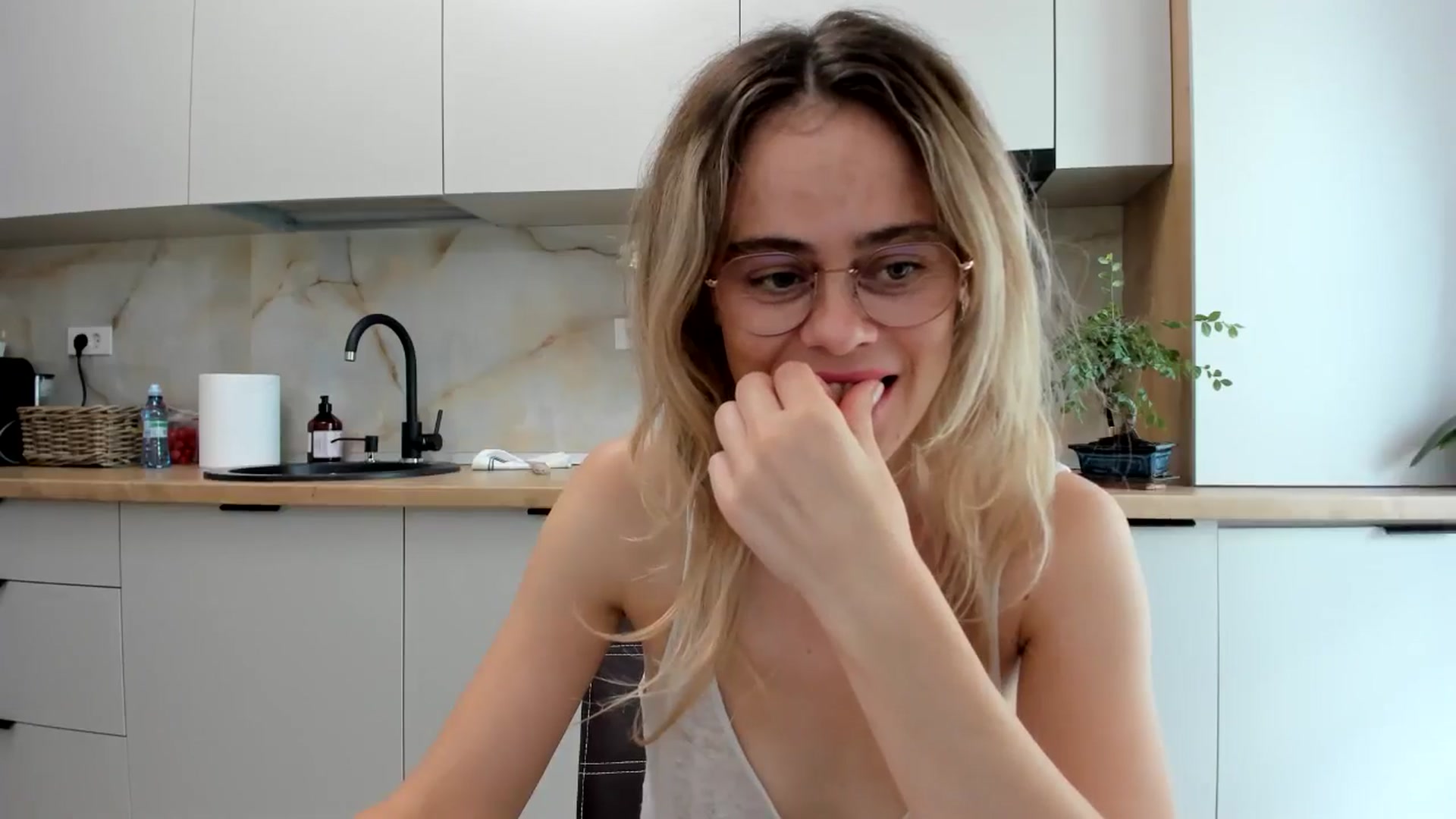 Gallery image thumbnail from DebbyPaige's myfreecams stream on, 09/13/2024, 10:13 image 5 of 20