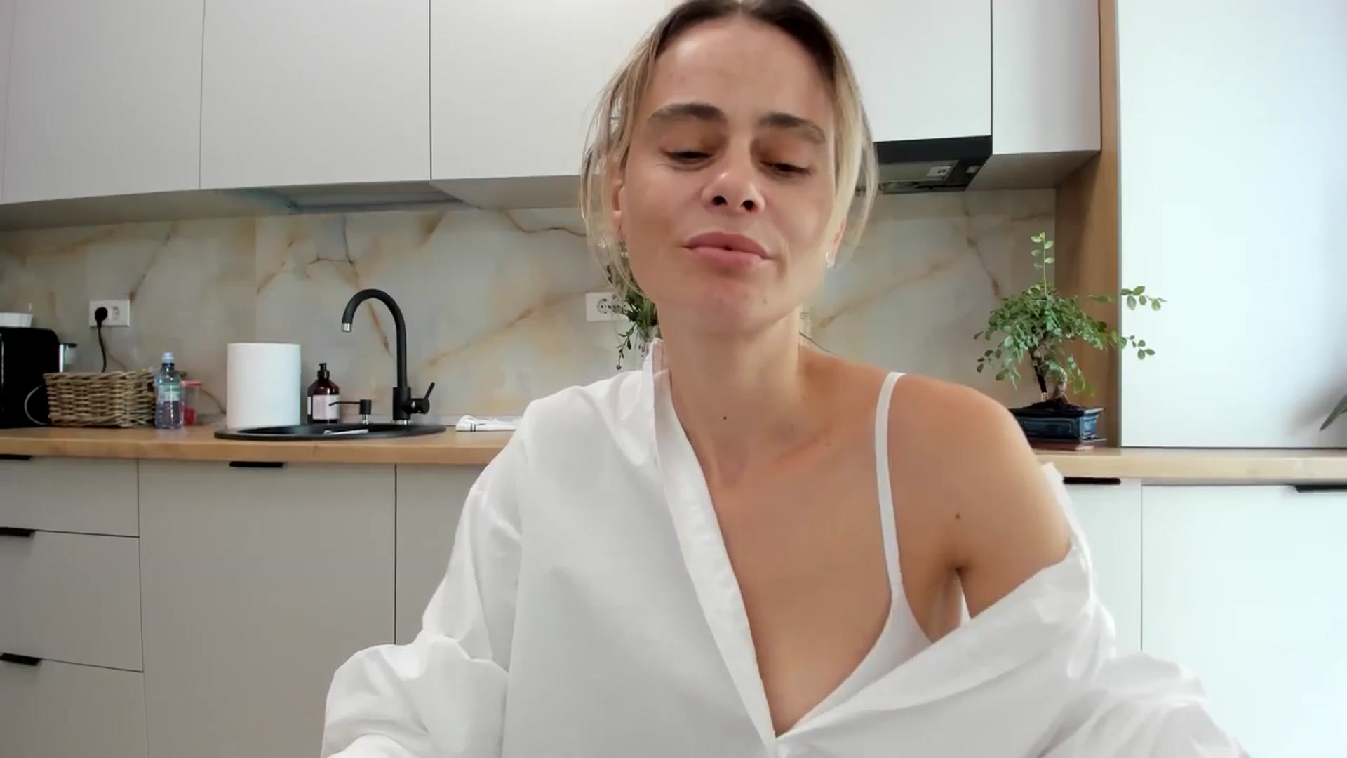 Gallery image thumbnail from DebbyPaige's myfreecams stream on, 09/13/2024, 12:40 image 6 of 20