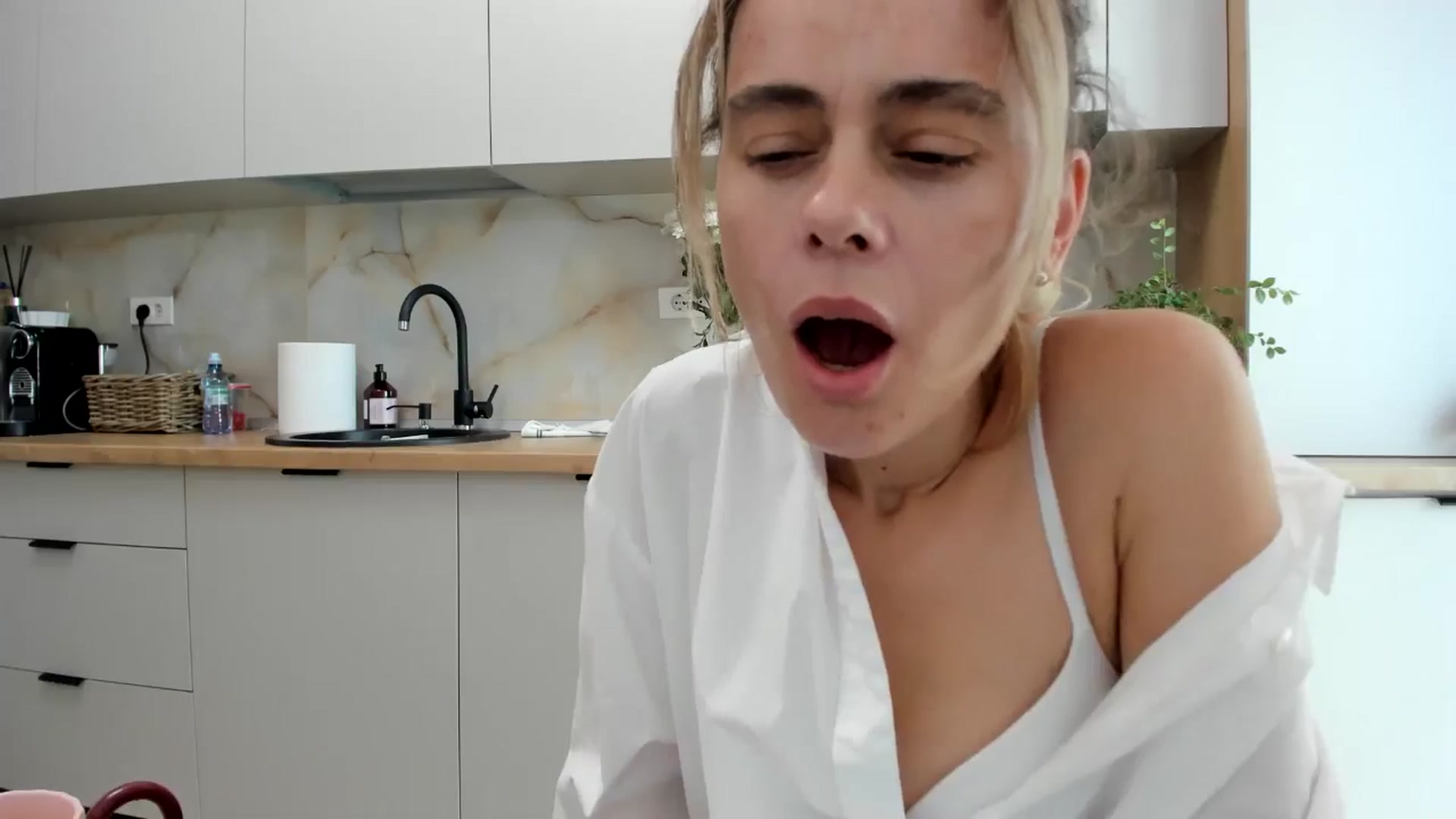 Gallery image thumbnail from DebbyPaige's myfreecams stream on, 09/13/2024, 12:40 image 19 of 20
