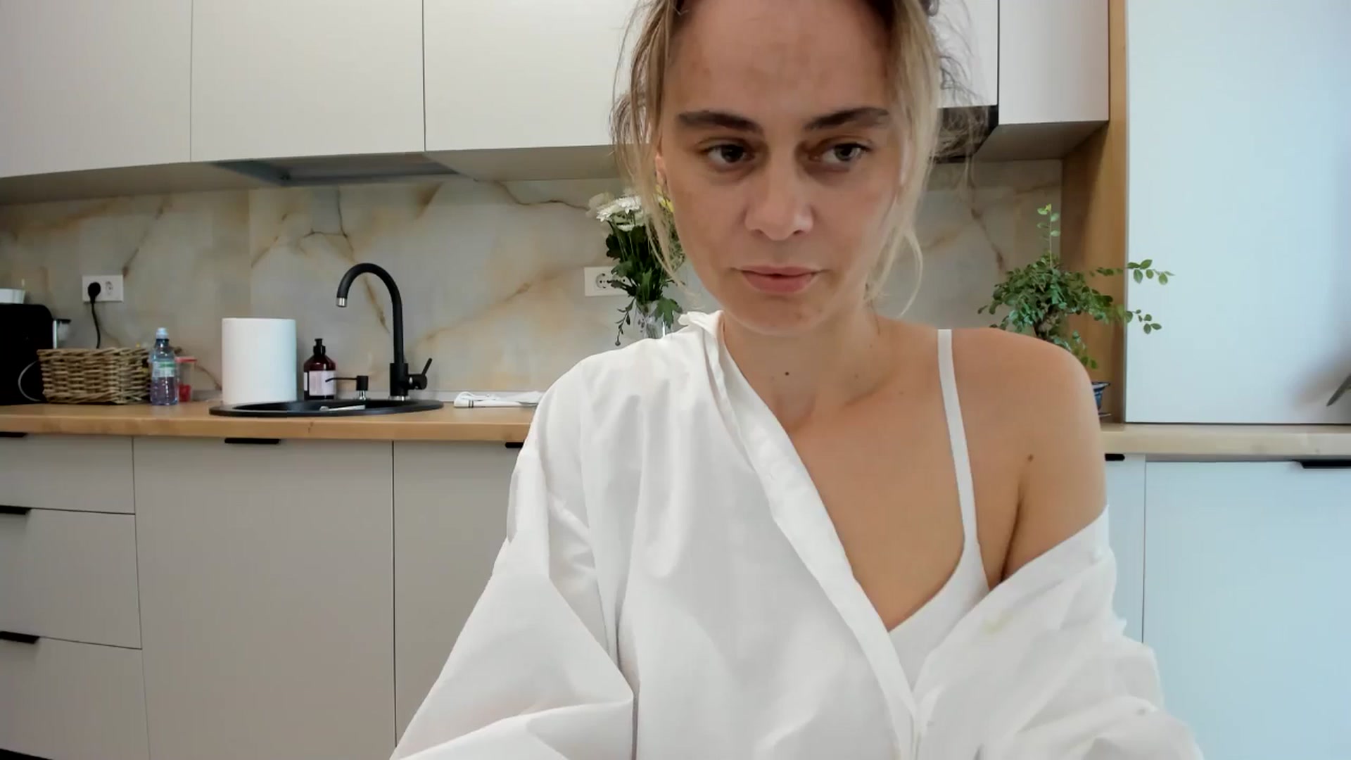 Gallery image thumbnail from DebbyPaige's myfreecams stream on, 09/13/2024, 13:39 image 14 of 20