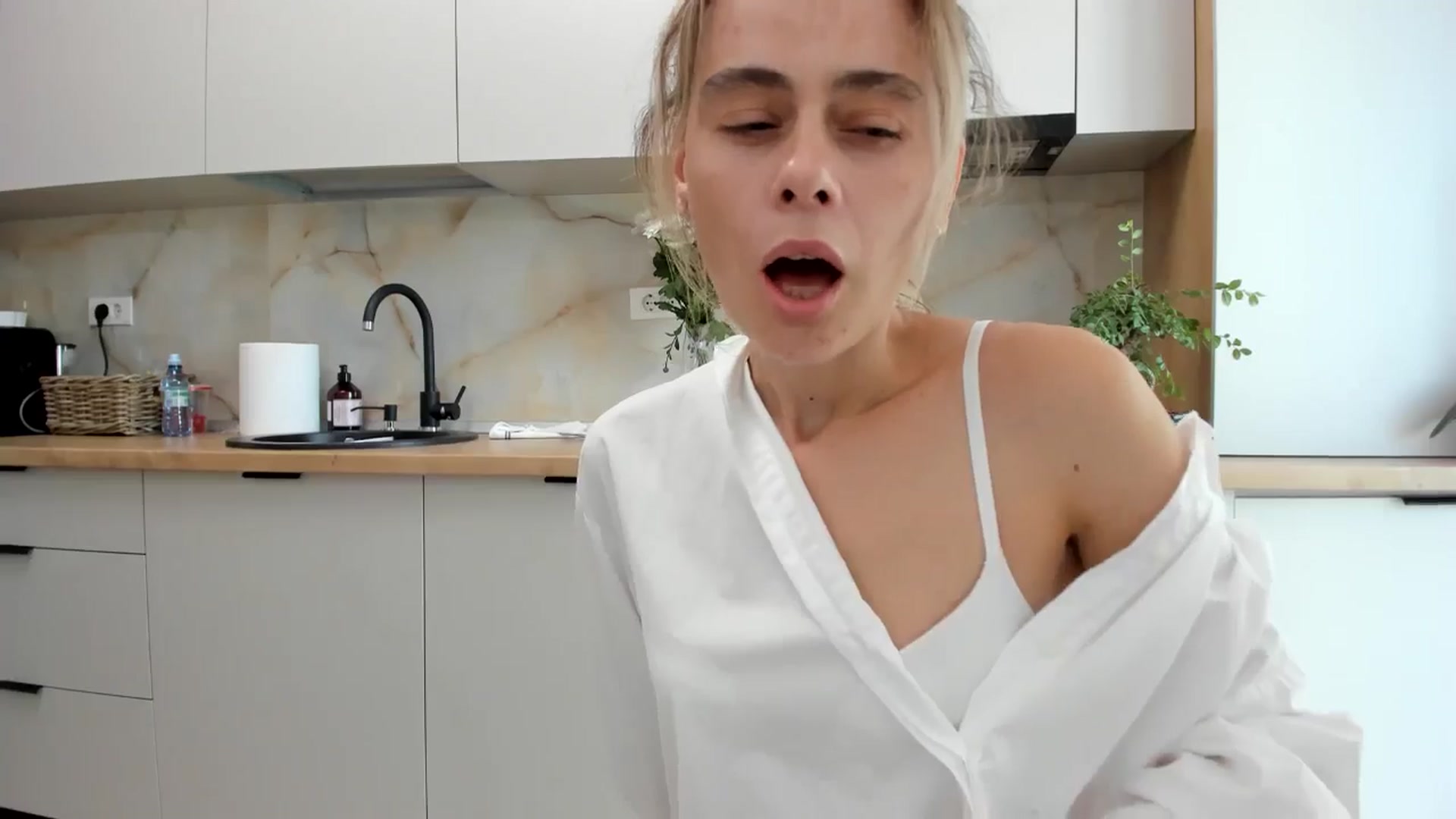 Gallery image thumbnail from DebbyPaige's myfreecams stream on, 09/13/2024, 13:39 image 3 of 20