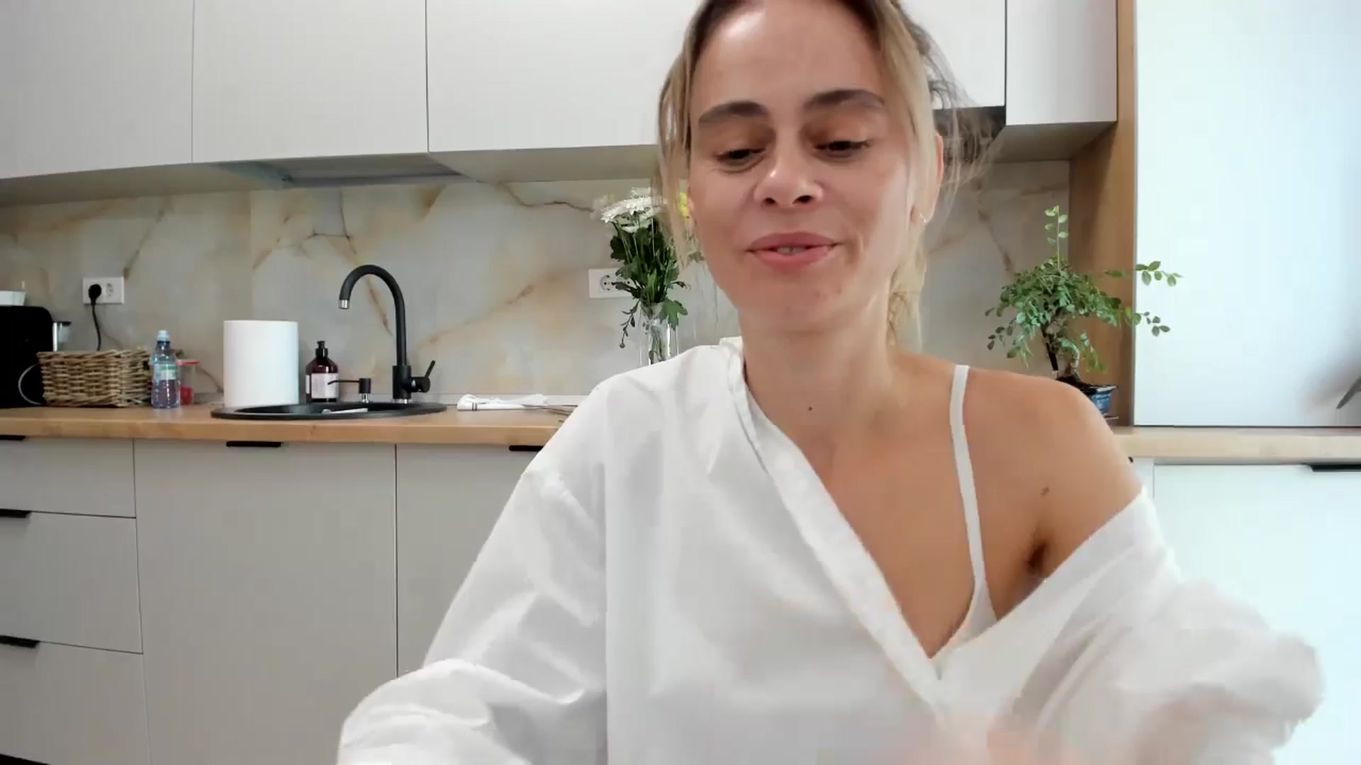Gallery image thumbnail from DebbyPaige's myfreecams stream on, 09/13/2024, 13:39 image 6 of 20