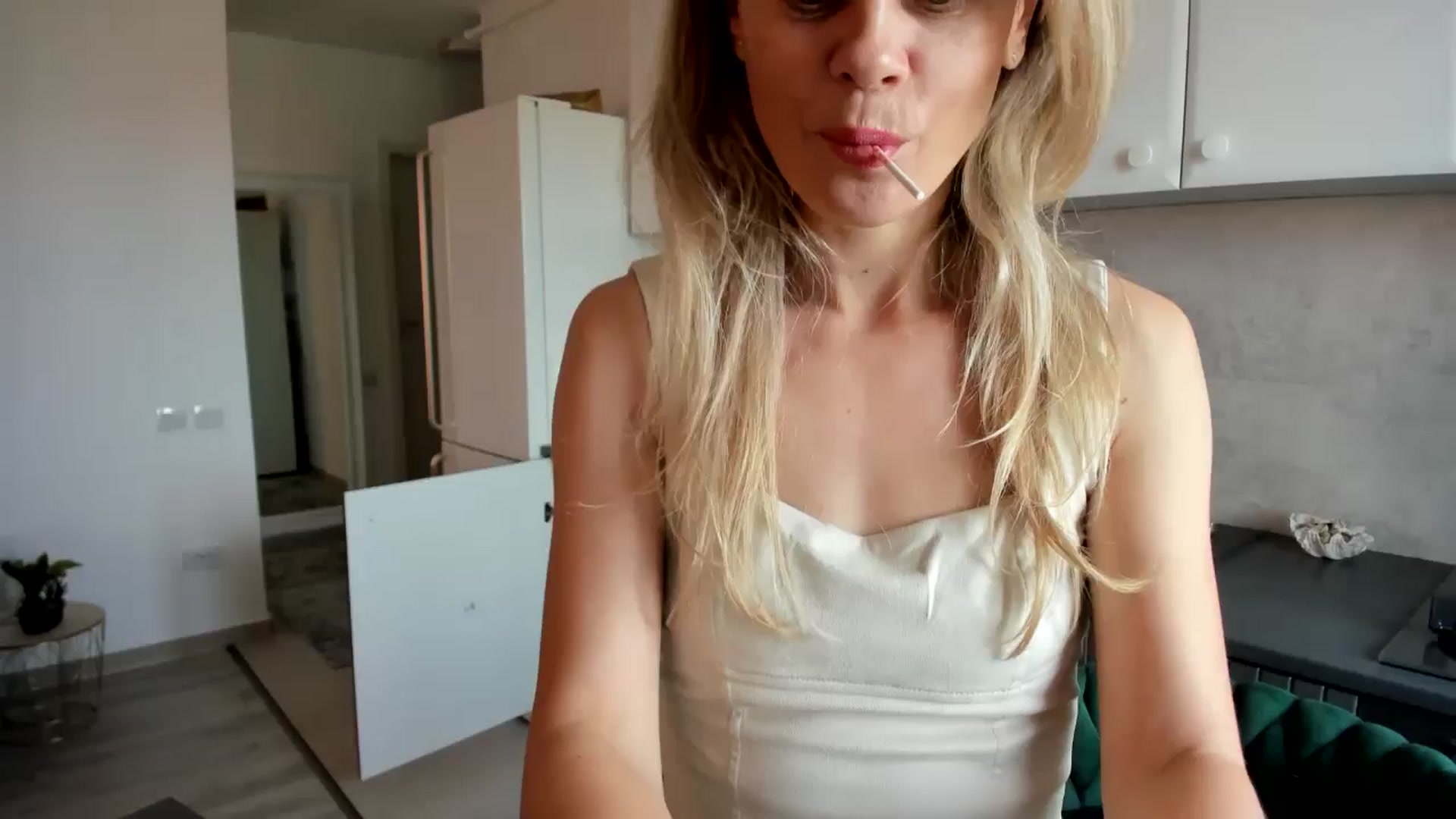 Gallery image thumbnail from DebbyPaige's myfreecams stream on, 09/17/2024, 08:51 image 12 of 20