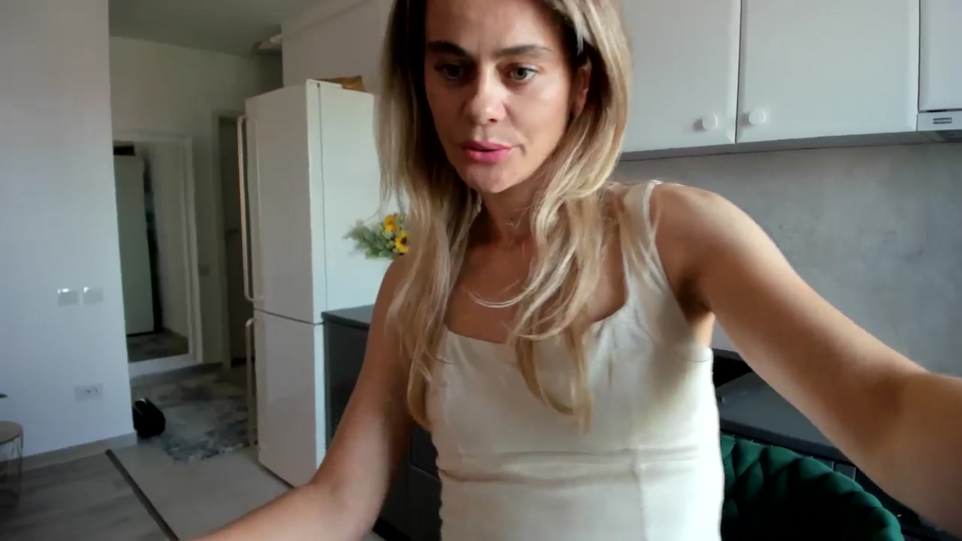 Gallery image thumbnail from DebbyPaige's myfreecams stream on, 09/17/2024, 11:42 image 6 of 20