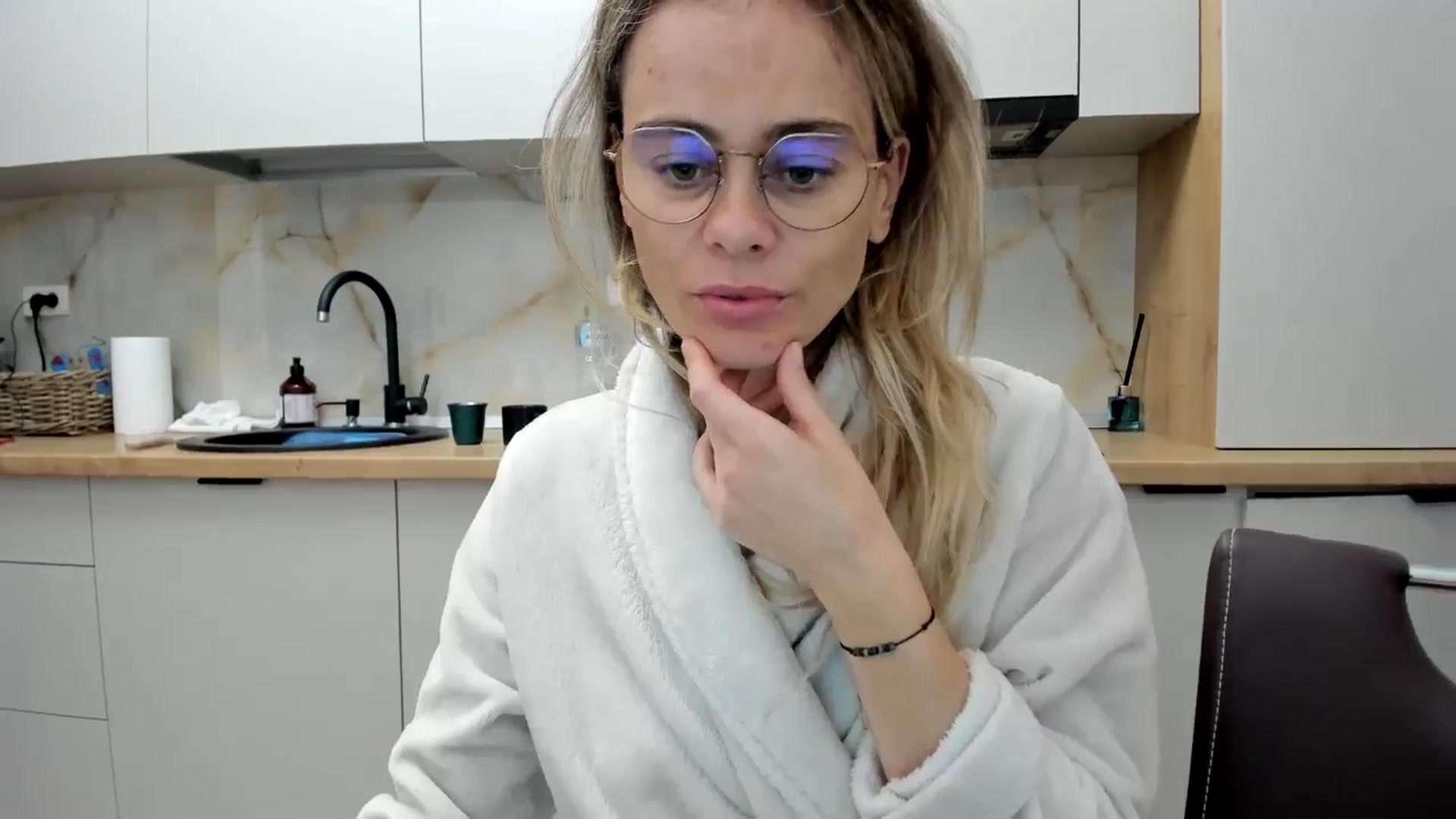 Gallery image thumbnail from DebbyPaige's myfreecams stream on, 09/20/2024, 17:09 image 18 of 20