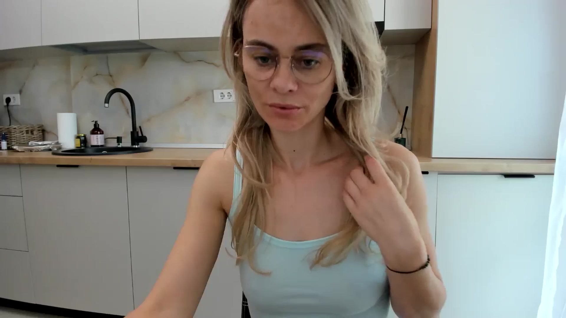 Gallery image thumbnail from DebbyPaige's myfreecams stream on, 09/22/2024, 14:09 image 11 of 20