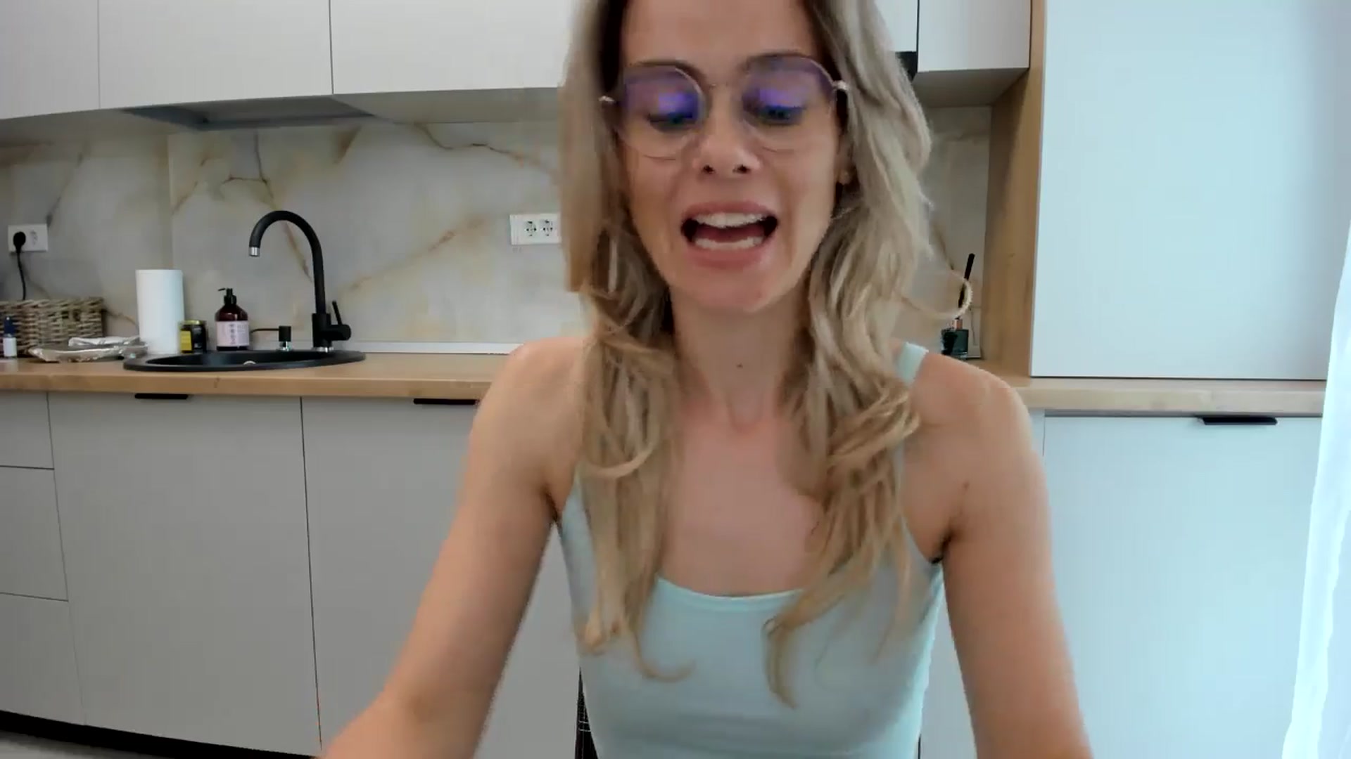 Gallery image thumbnail from DebbyPaige's myfreecams stream on, 09/22/2024, 14:09 image 6 of 20