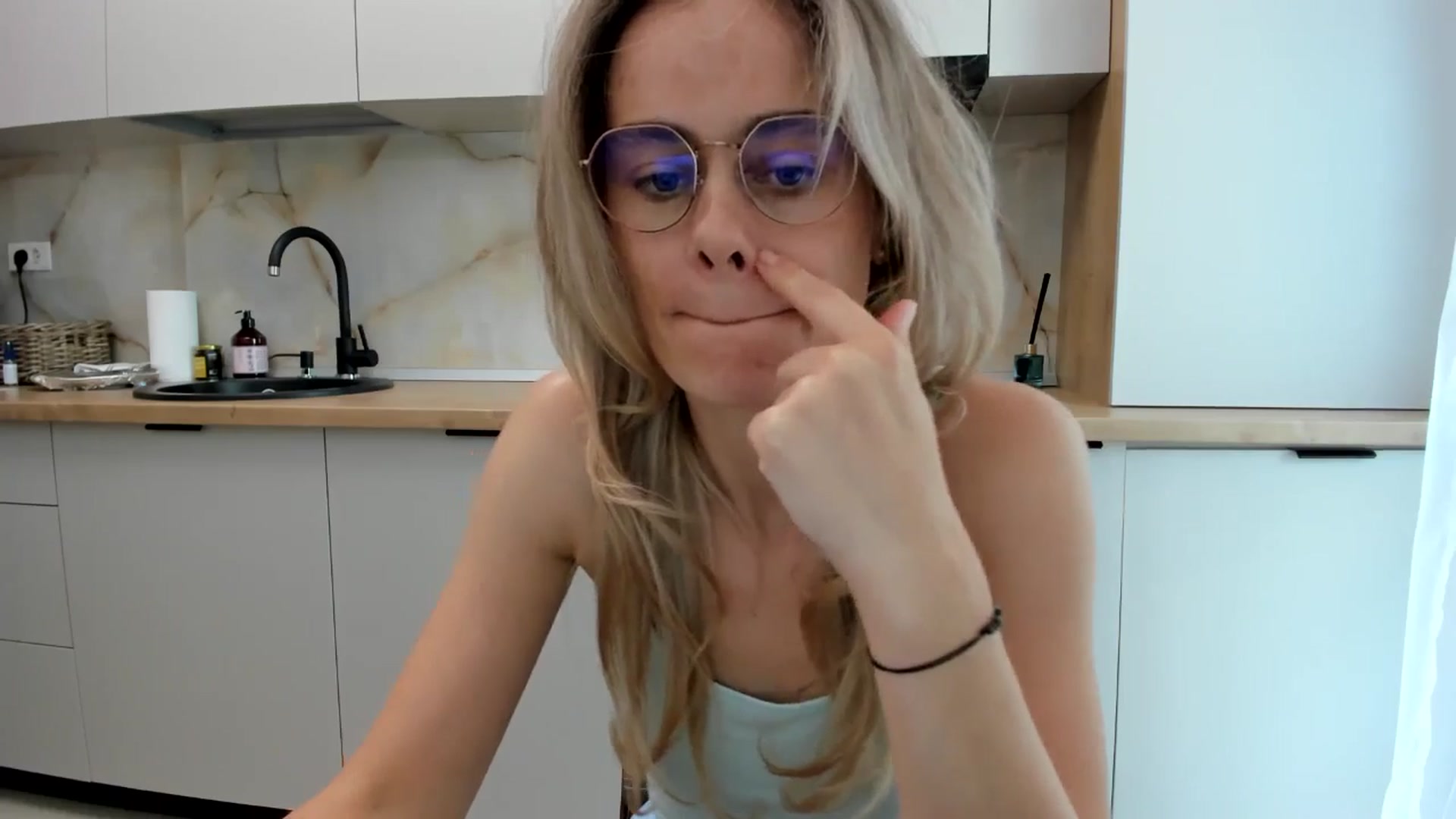 Gallery image thumbnail from DebbyPaige's myfreecams stream on, 09/22/2024, 14:09 image 8 of 20