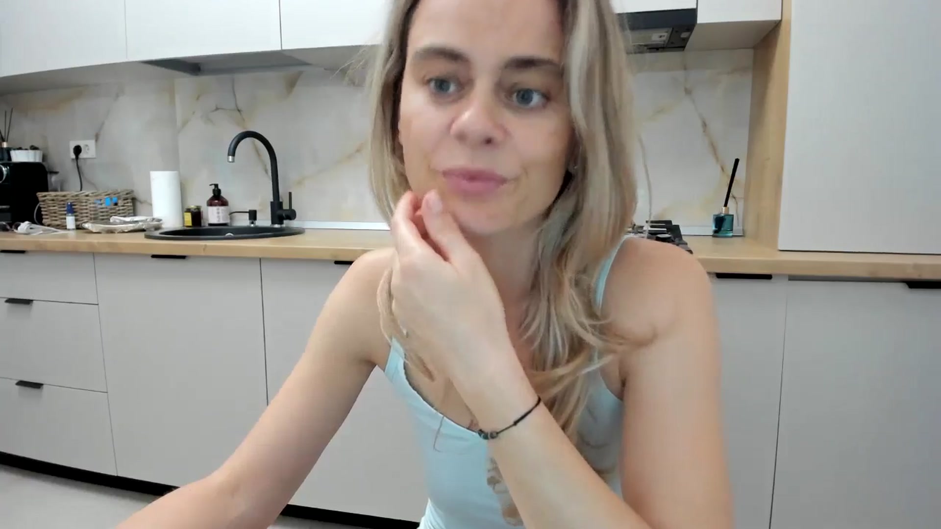 Gallery image thumbnail from DebbyPaige's myfreecams stream on, 09/22/2024, 16:31 image 19 of 20