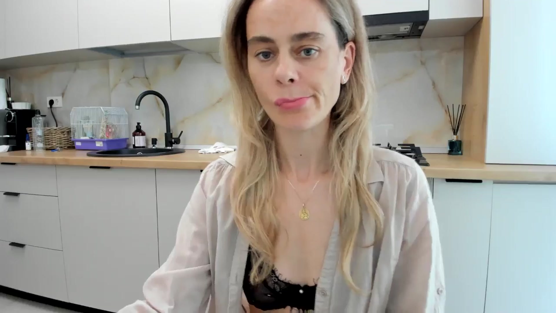 Gallery image thumbnail from DebbyPaige's myfreecams stream on, 09/25/2024, 14:03 image 18 of 20