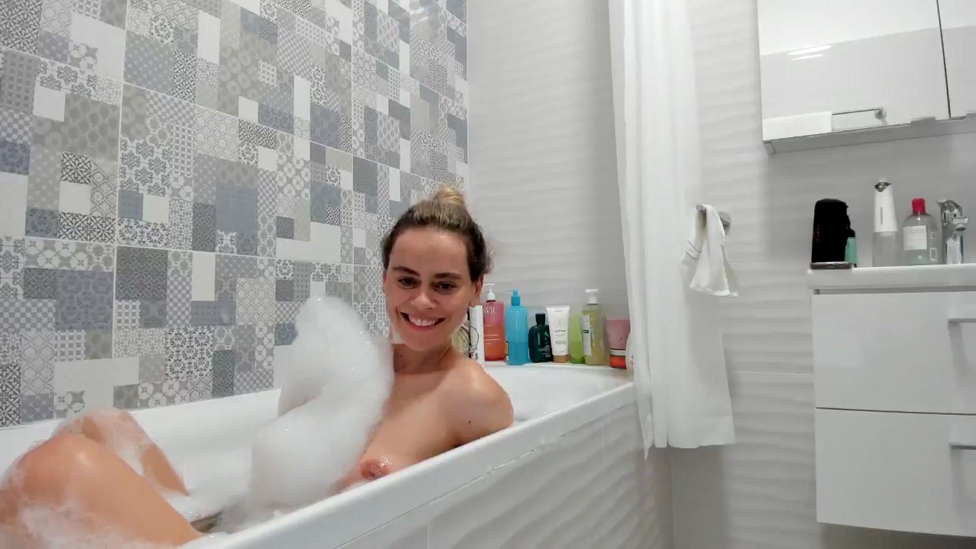 Gallery image thumbnail from DebbyPaige's myfreecams stream on, 10/01/2024, 14:09 image 10 of 20