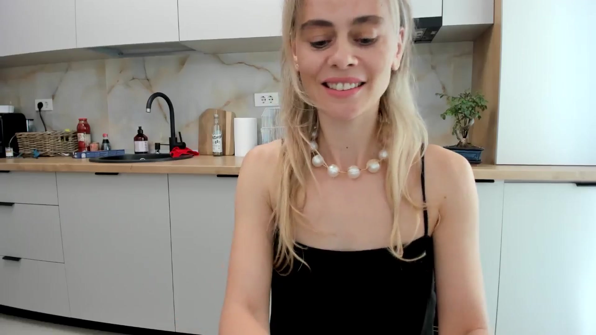 Gallery image thumbnail from DebbyPaige's myfreecams stream on, 10/01/2024, 14:09 image 4 of 20