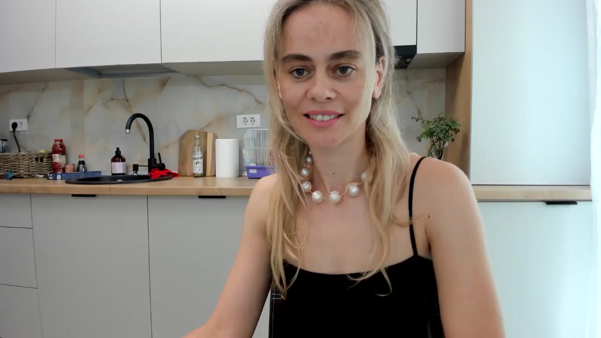 Gallery image thumbnail from DebbyPaige's myfreecams stream on, 10/01/2024, 14:09 image 2 of 20