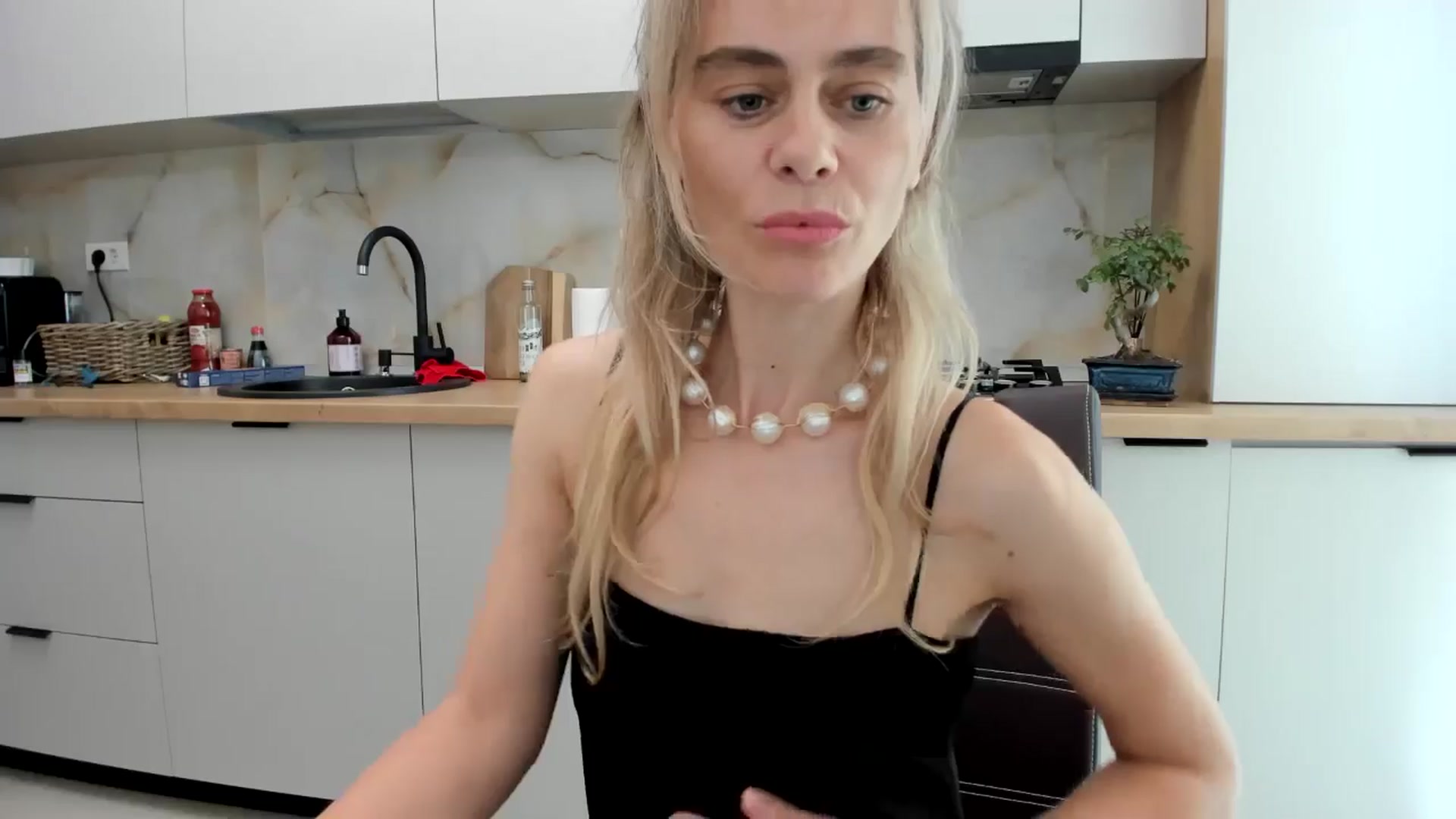 Gallery image thumbnail from DebbyPaige's myfreecams stream on, 10/01/2024, 14:09 image 3 of 20