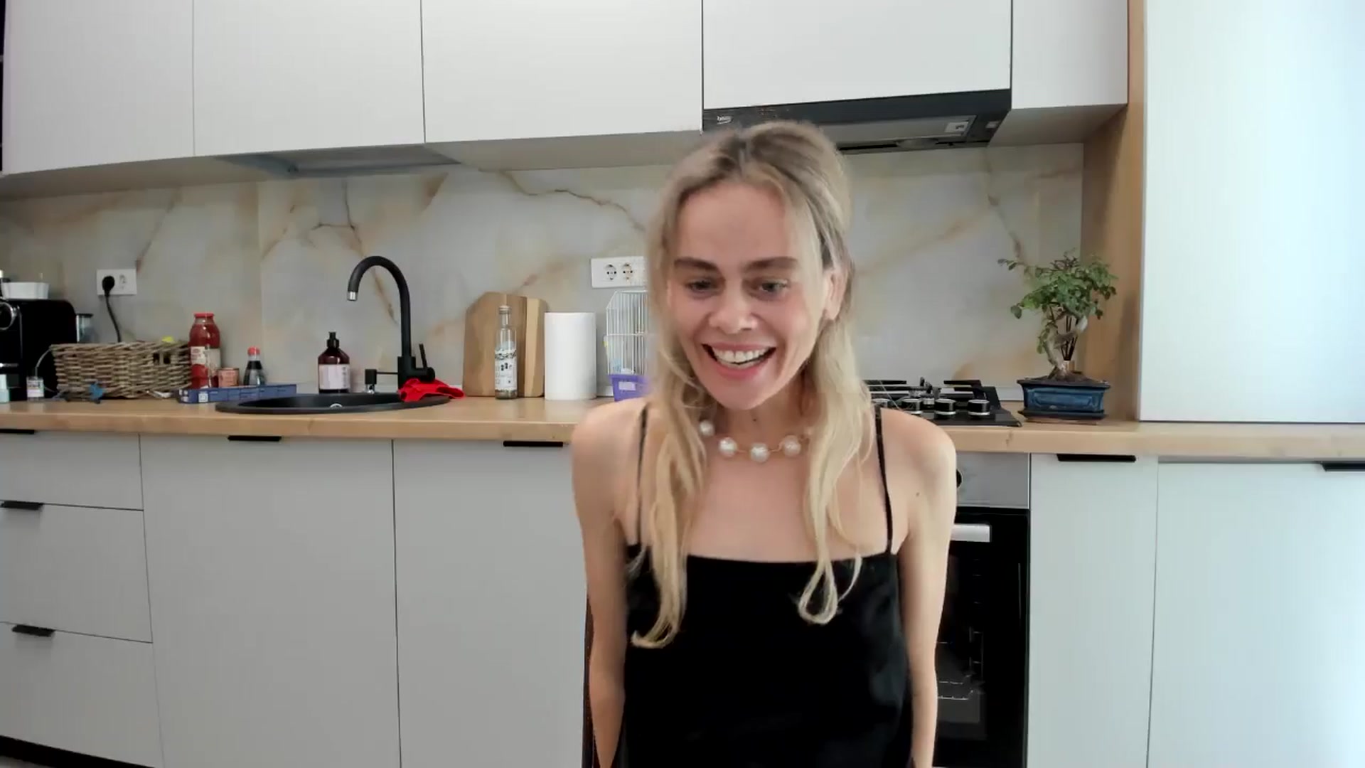 Gallery image thumbnail from DebbyPaige's myfreecams stream on, 10/01/2024, 14:09 image 6 of 20