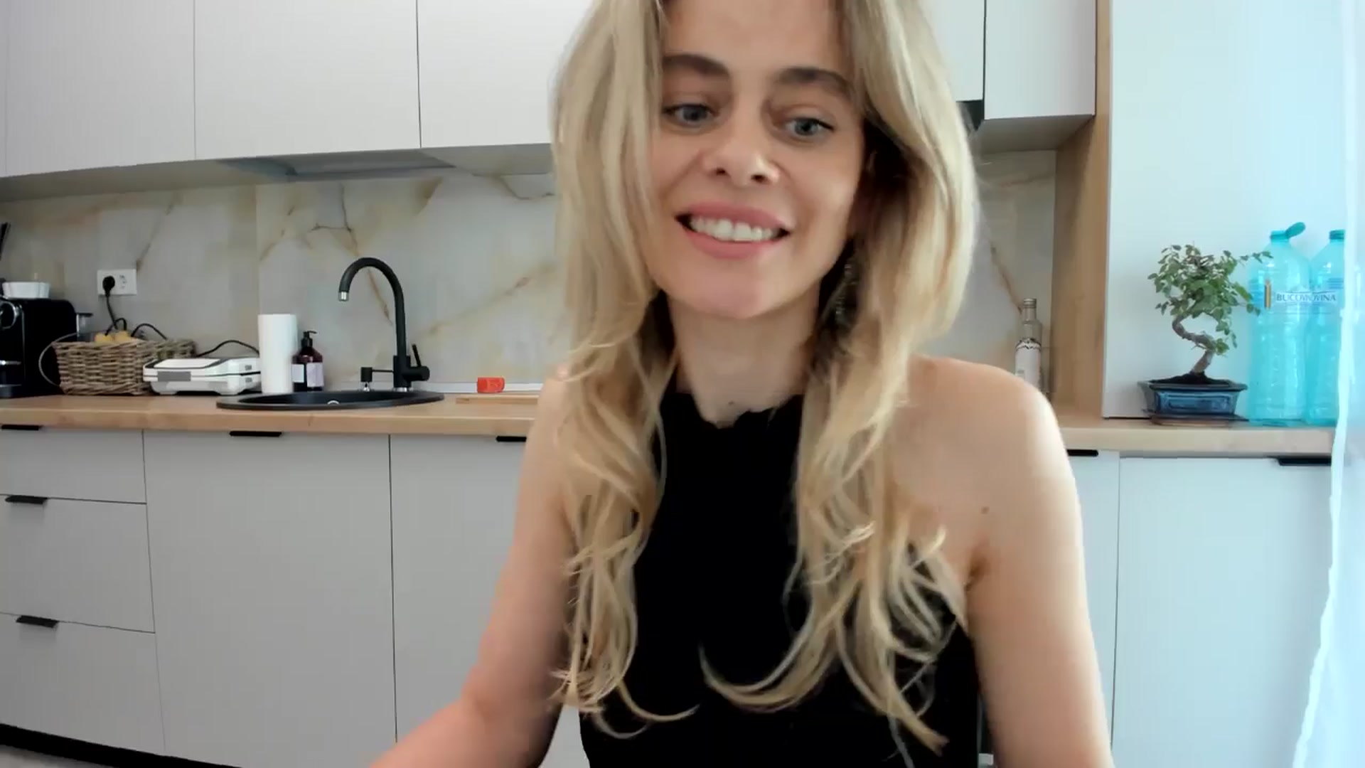 Gallery image thumbnail from DebbyPaige's myfreecams stream on, 10/03/2024, 11:35 image 9 of 20