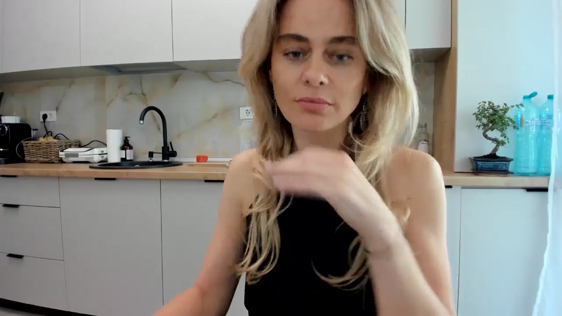 Gallery image thumbnail from DebbyPaige's myfreecams stream on, 10/03/2024, 11:35 image 7 of 20