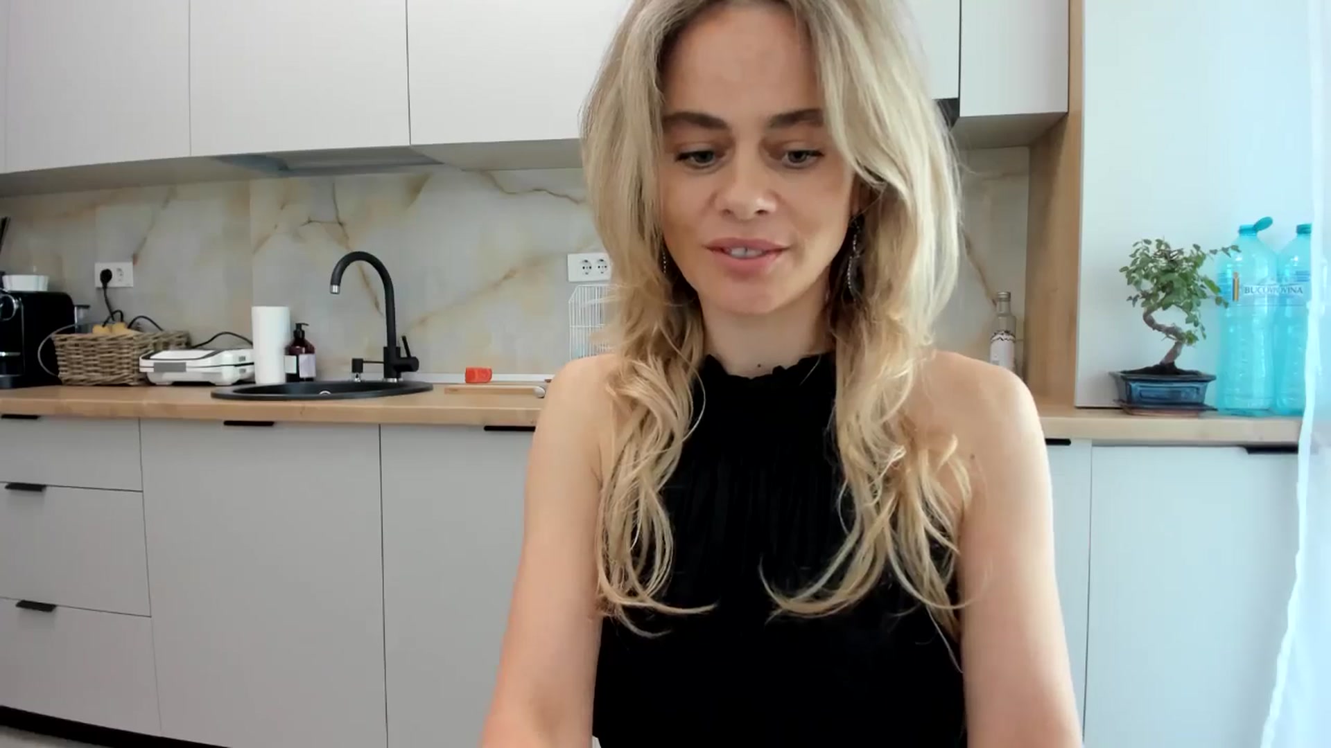 Gallery image thumbnail from DebbyPaige's myfreecams stream on, 10/03/2024, 11:35 image 8 of 20