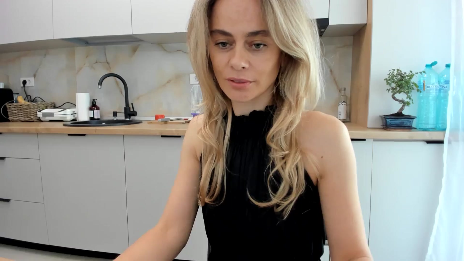 Gallery image thumbnail from DebbyPaige's myfreecams stream on, 10/03/2024, 11:35 image 17 of 20