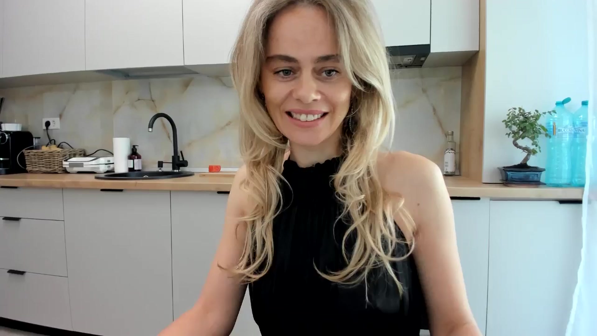 Gallery image thumbnail from DebbyPaige's myfreecams stream on, 10/03/2024, 11:35 image 6 of 20