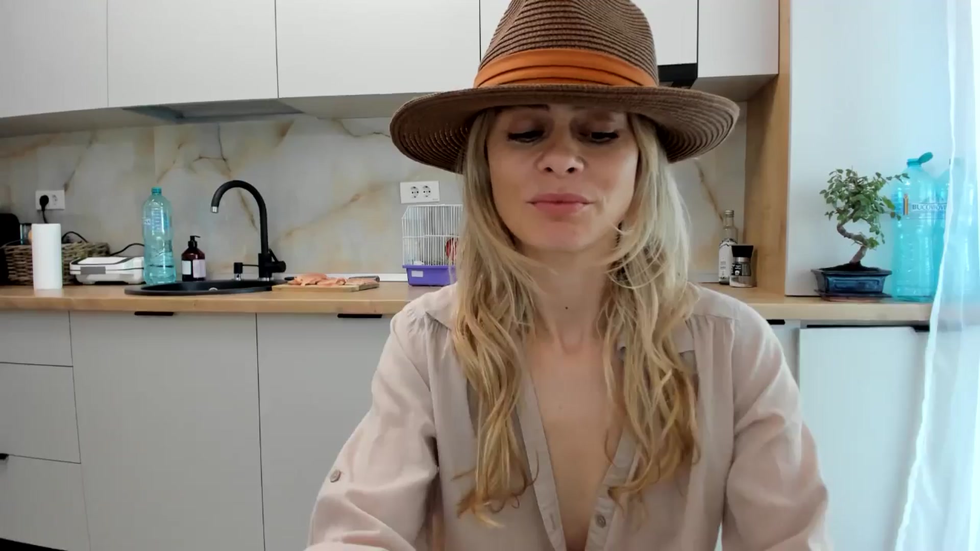 Gallery image thumbnail from DebbyPaige's myfreecams stream on, 10/03/2024, 13:49 image 8 of 20