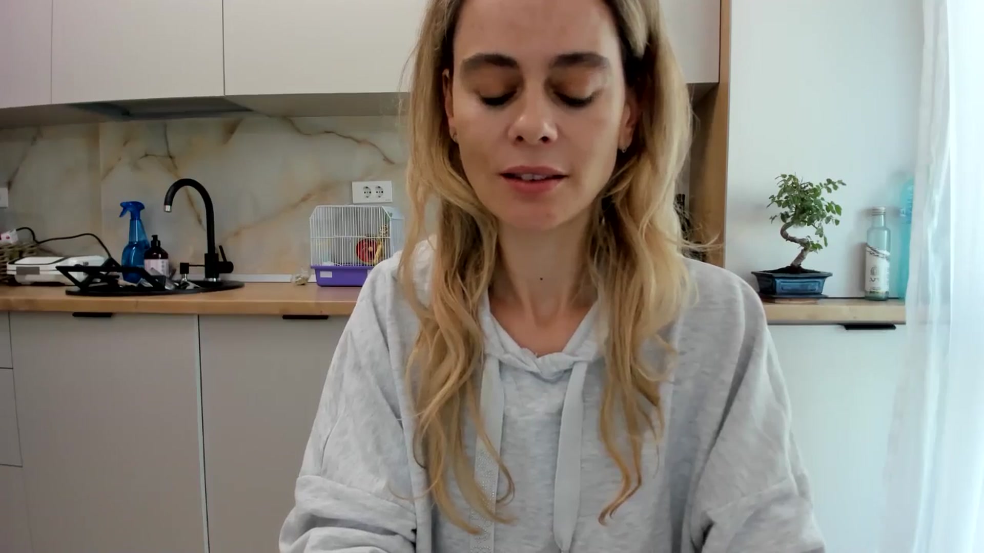 Gallery image thumbnail from DebbyPaige's myfreecams stream on, 10/04/2024, 13:22 image 16 of 20