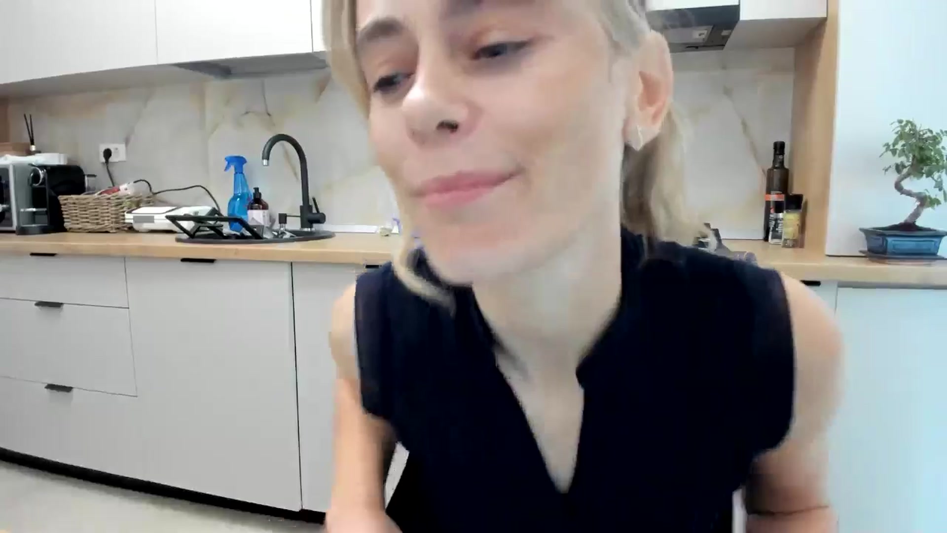 Gallery image thumbnail from DebbyPaige's myfreecams stream on, 10/04/2024, 15:24 image 18 of 20