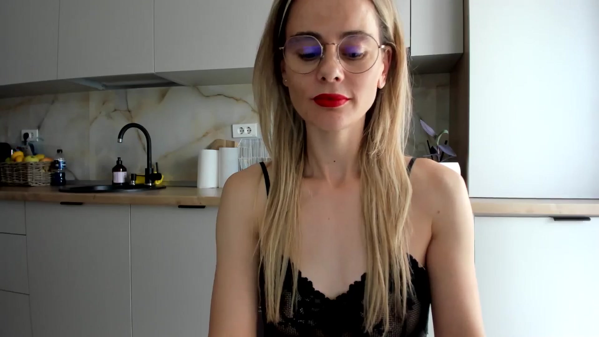 Gallery image thumbnail from DebbyPaige's myfreecams stream on, 10/14/2024, 12:02 image 6 of 20