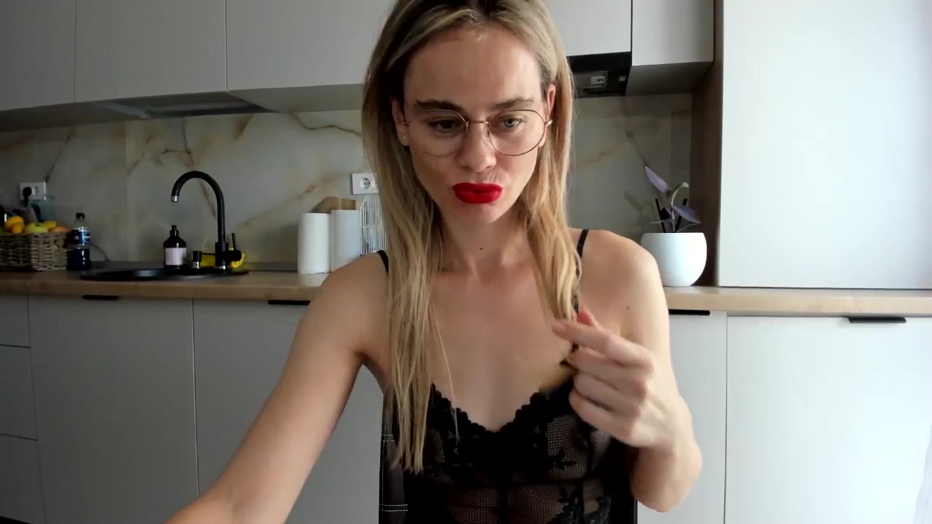 Gallery image thumbnail from DebbyPaige's myfreecams stream on, 10/14/2024, 12:02 image 3 of 20
