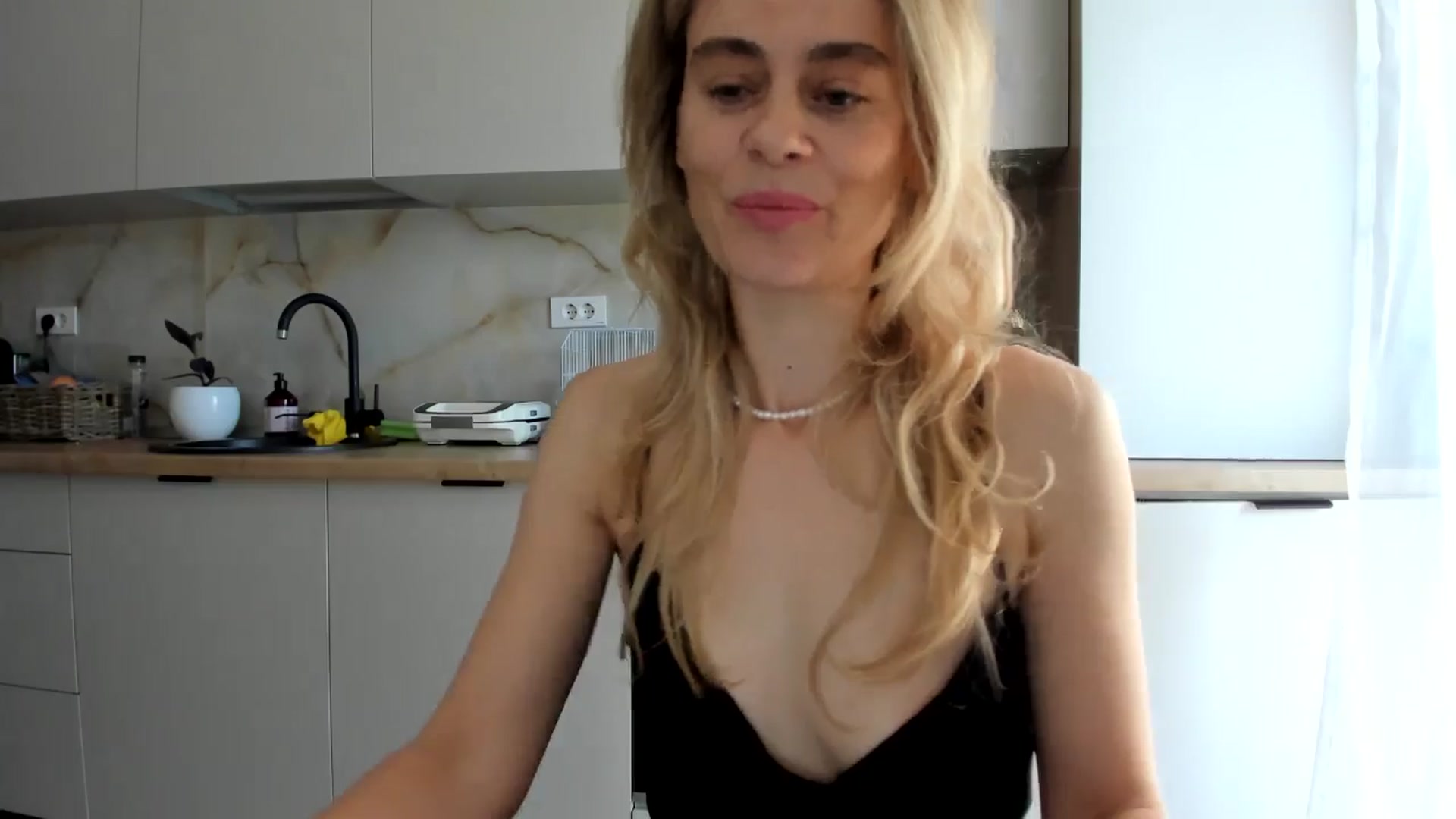 Gallery image thumbnail from DebbyPaige's myfreecams stream on, 10/17/2024, 09:24 image 4 of 20