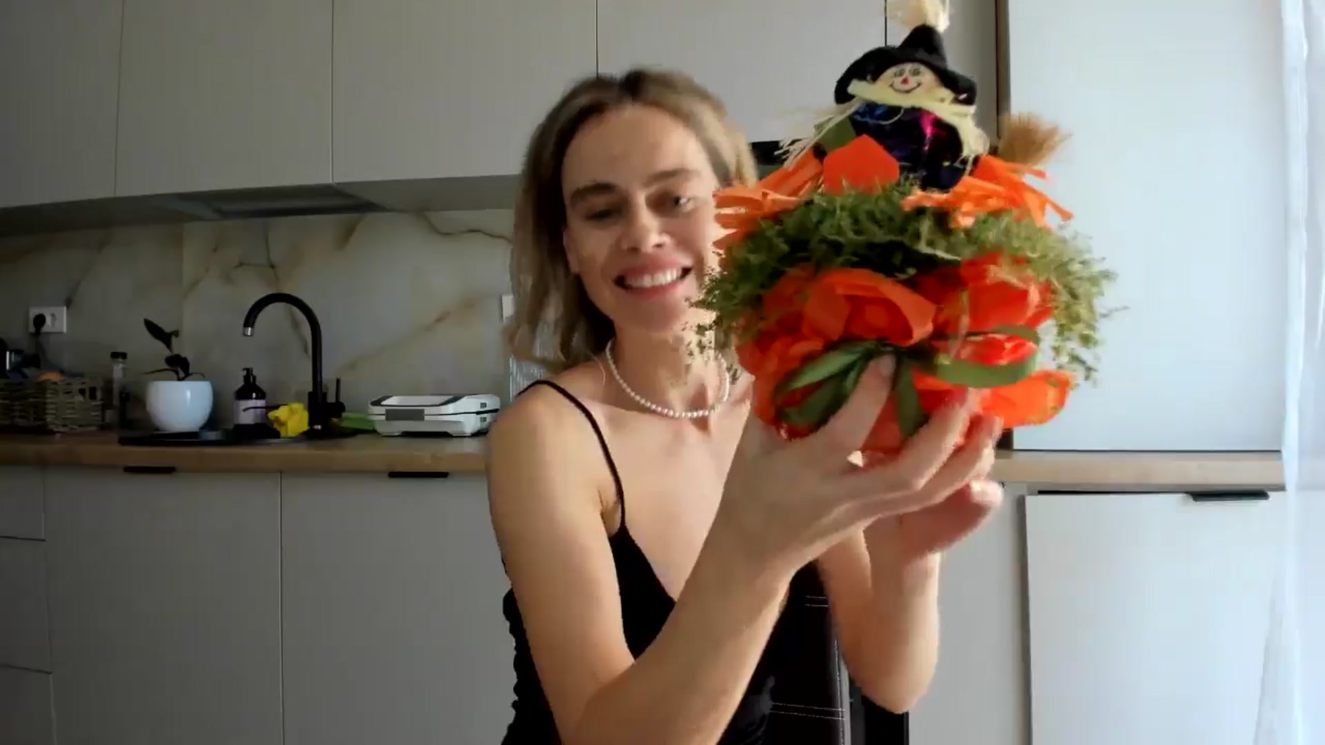 Gallery image thumbnail from DebbyPaige's myfreecams stream on, 10/17/2024, 09:24 image 18 of 20