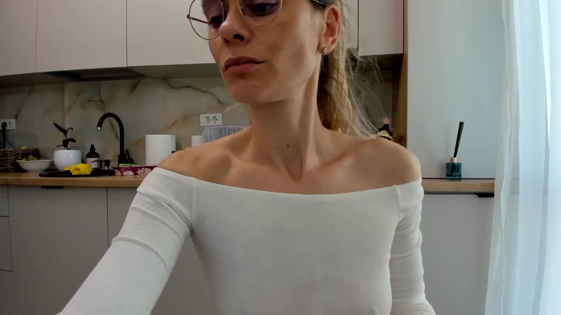 Gallery image thumbnail from DebbyPaige's myfreecams stream on, 10/18/2024, 12:31 image 14 of 20