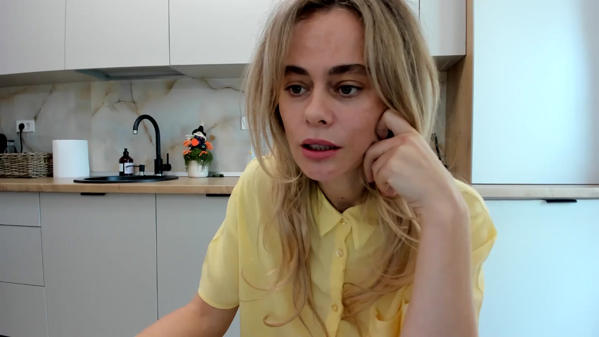 Gallery image thumbnail from DebbyPaige's myfreecams stream on, 10/21/2024, 08:49 image 11 of 20