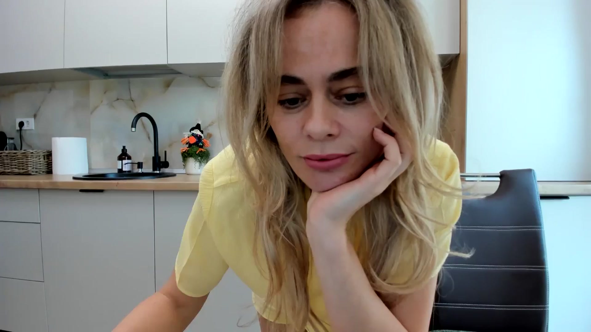 Gallery image thumbnail from DebbyPaige's myfreecams stream on, 10/21/2024, 08:49 image 18 of 20