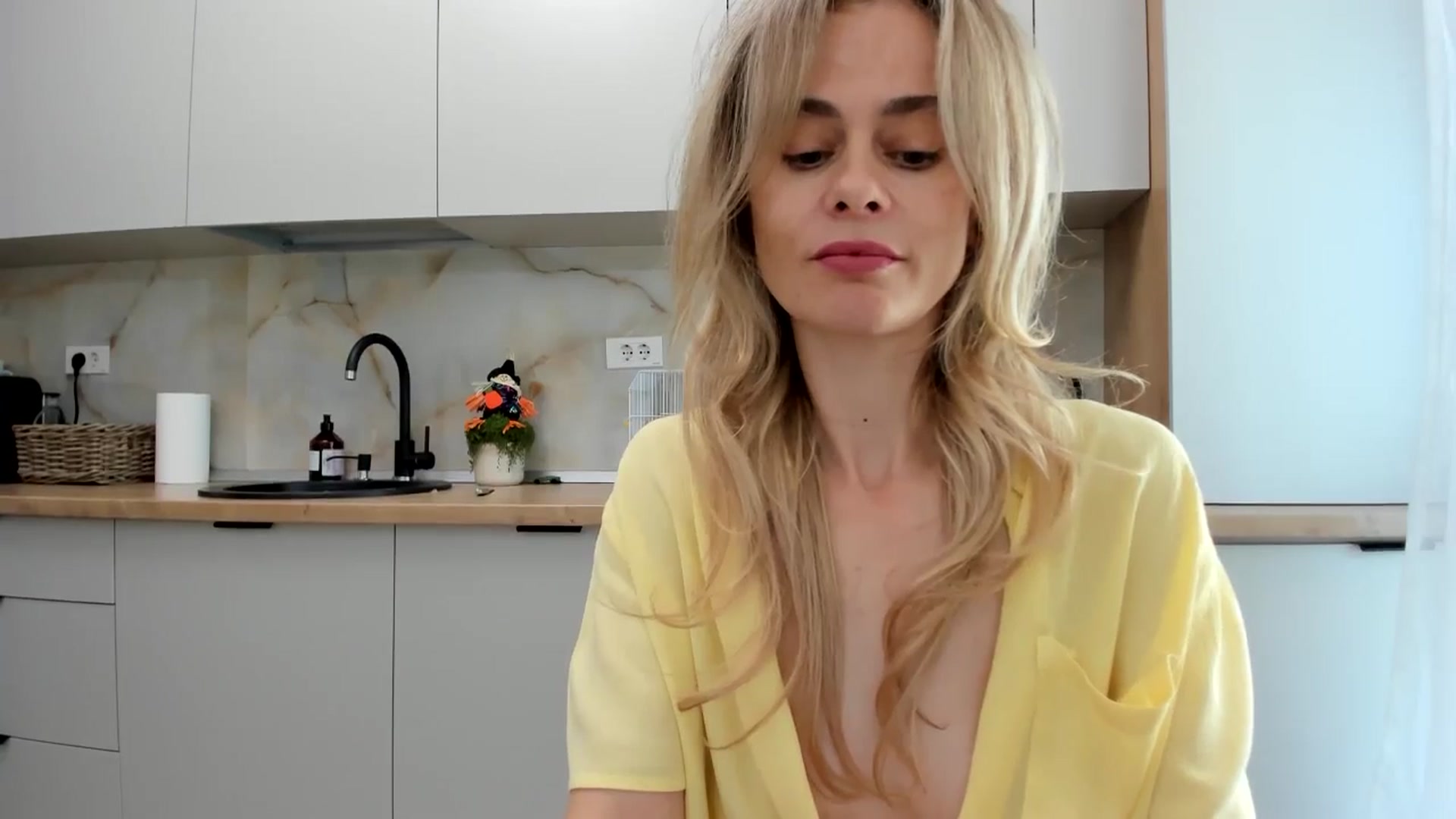 Gallery image thumbnail from DebbyPaige's myfreecams stream on, 10/21/2024, 10:33 image 20 of 20