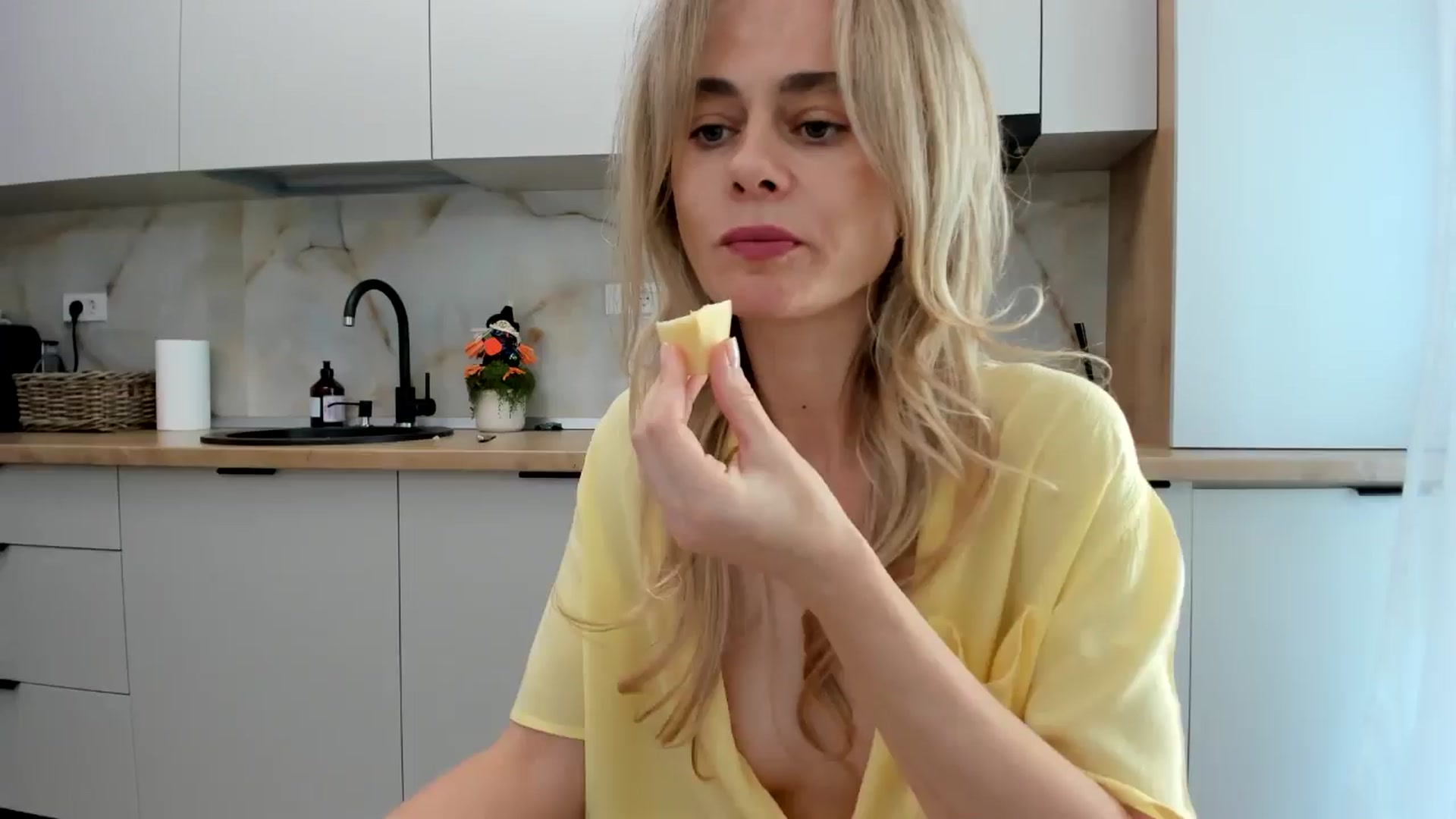 Gallery image thumbnail from DebbyPaige's myfreecams stream on, 10/21/2024, 10:33 image 14 of 20