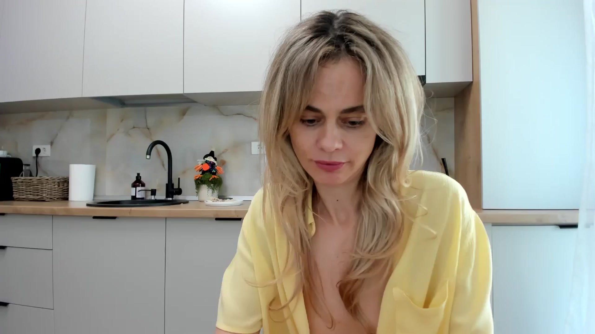 Gallery image thumbnail from DebbyPaige's myfreecams stream on, 10/21/2024, 12:02 image 1 of 20