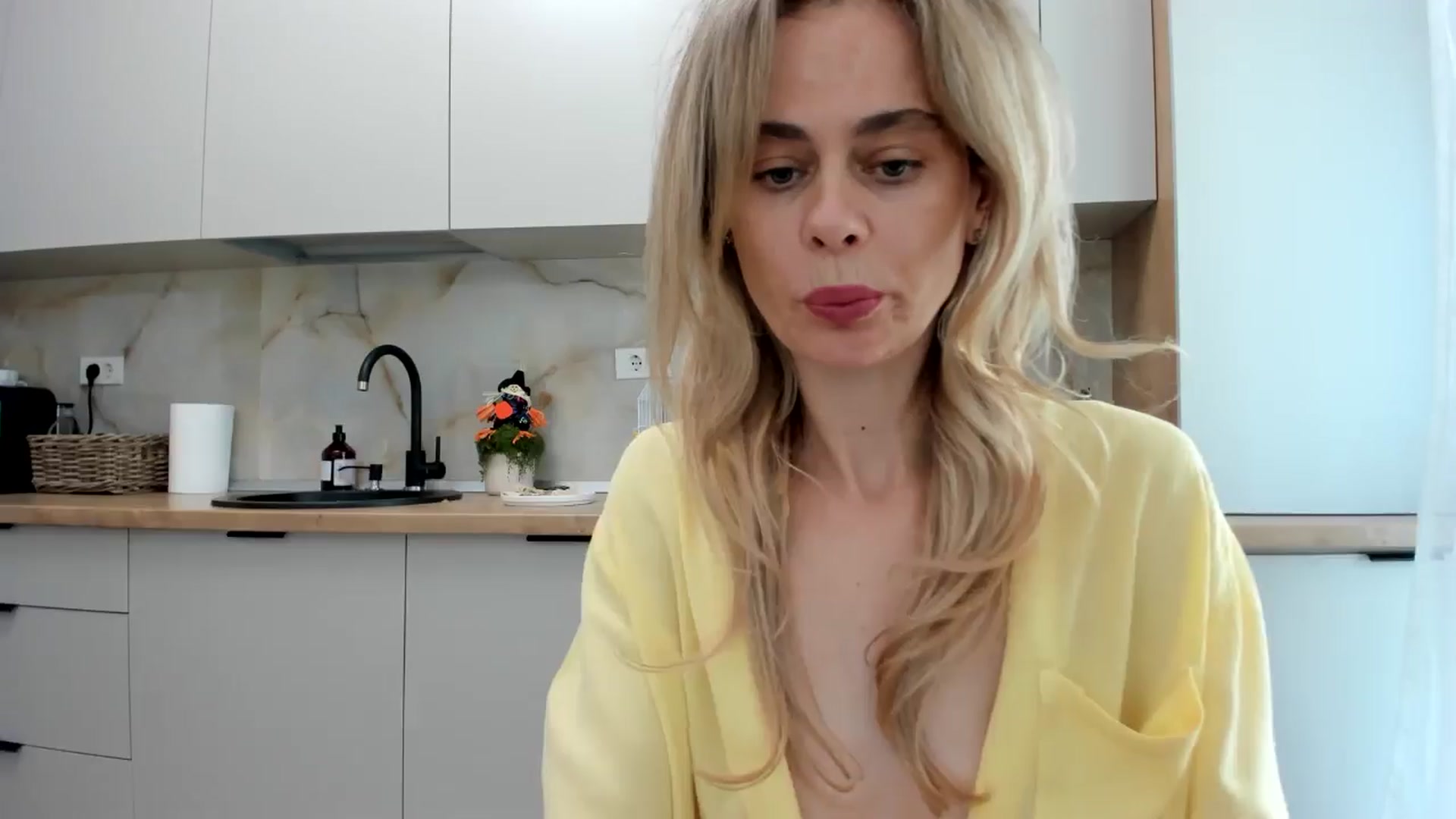 Gallery image thumbnail from DebbyPaige's myfreecams stream on, 10/21/2024, 12:02 image 4 of 20