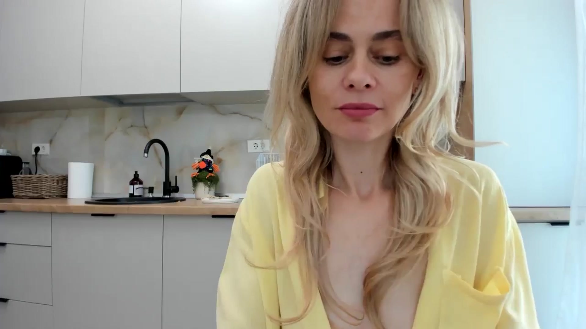 Gallery image thumbnail from DebbyPaige's myfreecams stream on, 10/21/2024, 12:02 image 5 of 20