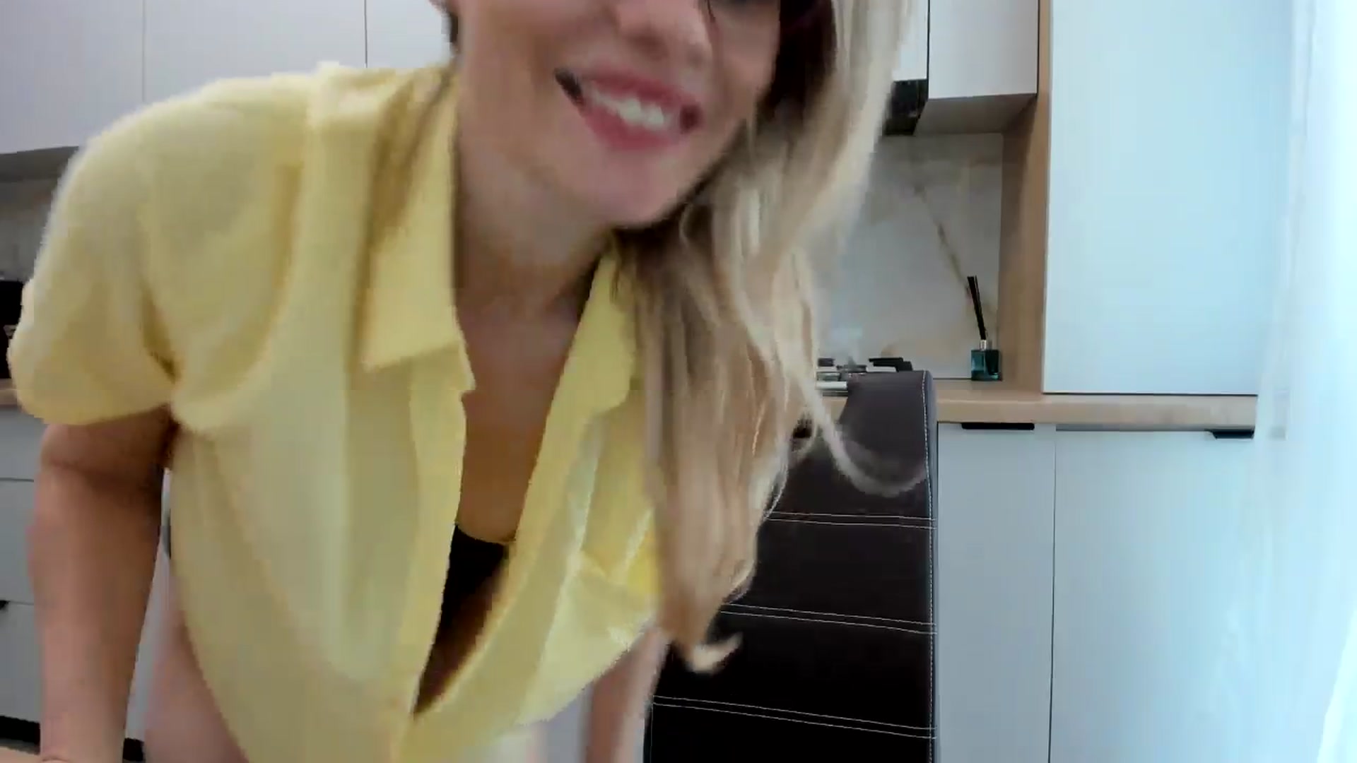 Gallery image thumbnail from DebbyPaige's myfreecams stream on, 10/21/2024, 12:37 image 10 of 20
