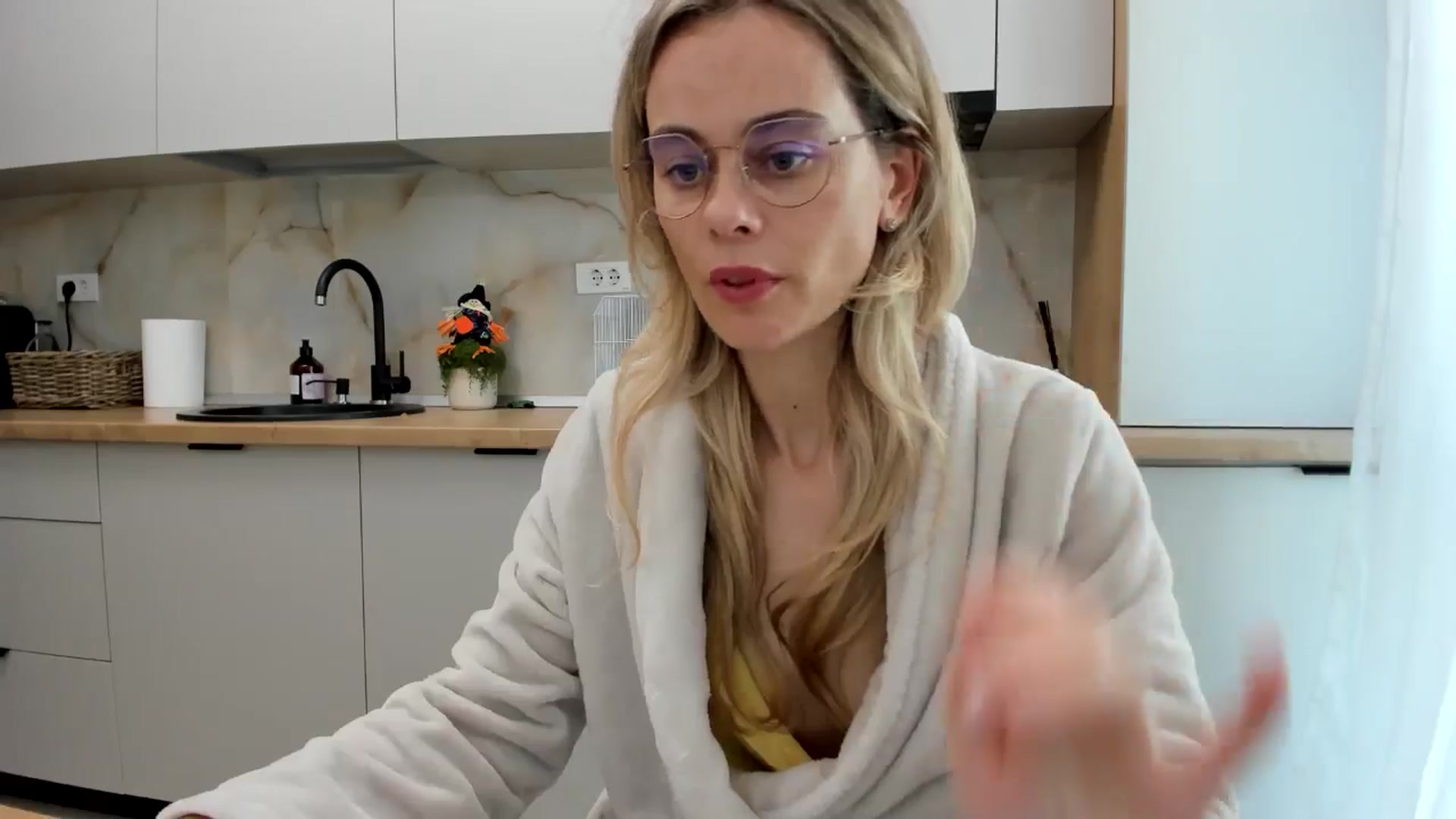 Gallery image thumbnail from DebbyPaige's myfreecams stream on, 10/21/2024, 12:37 image 20 of 20