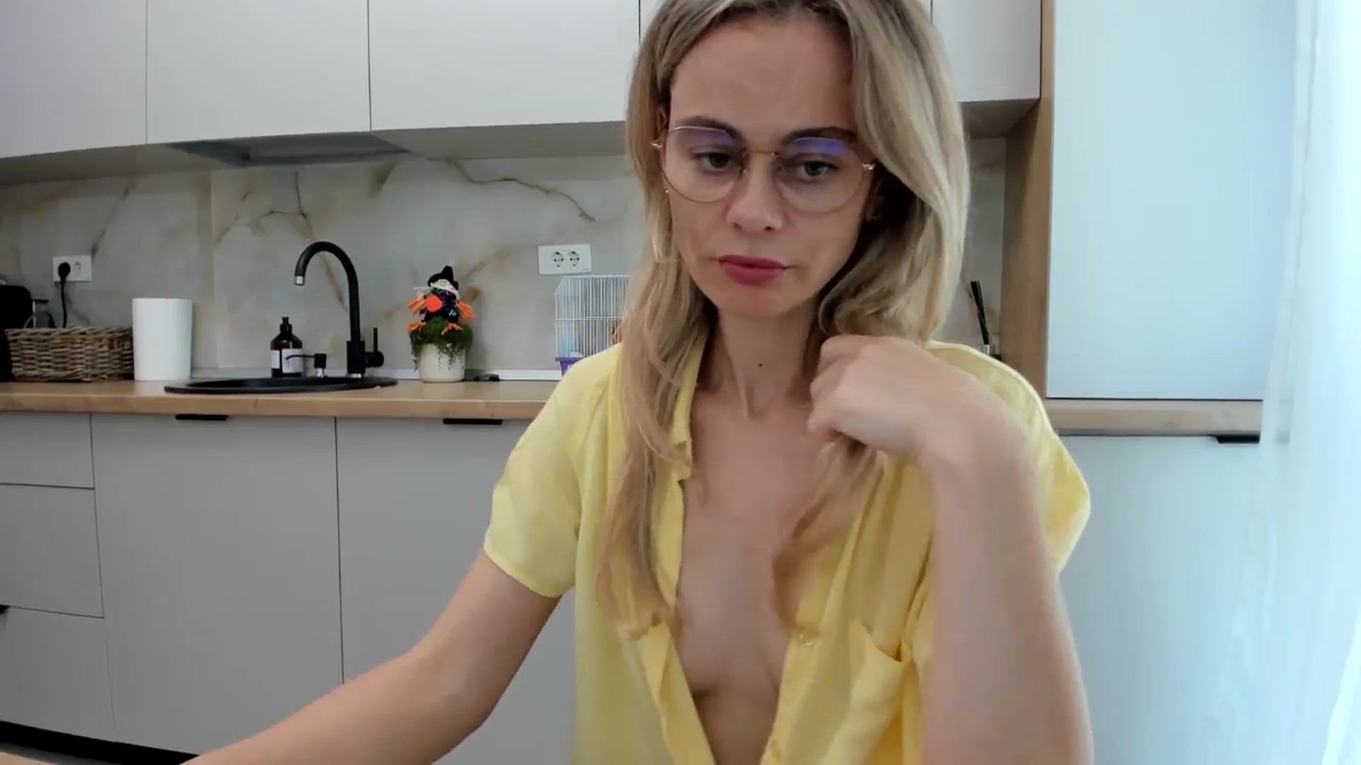 Gallery image thumbnail from DebbyPaige's myfreecams stream on, 10/21/2024, 12:37 image 14 of 20